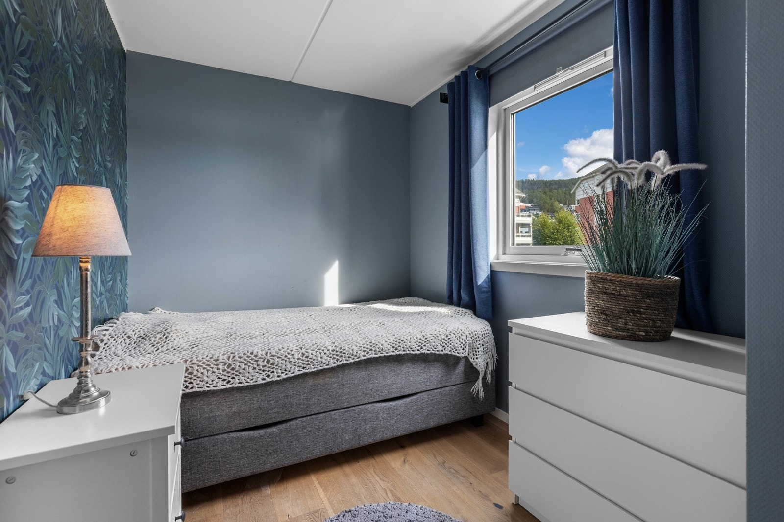 Et koselig og funksjonelt soverom. Ideelt som gjesterom, men like godt egnet til andre behov. Galleribilde