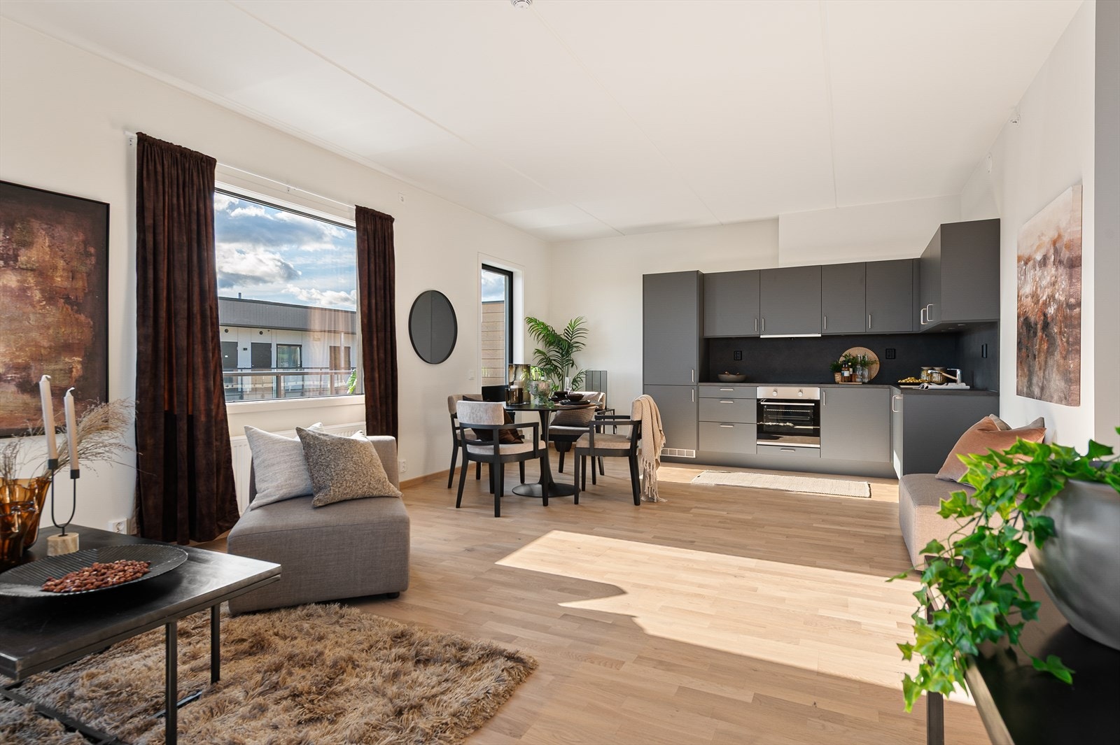 Leiligheten har vannbåren oppvarming via radiatorer. Galleribilde