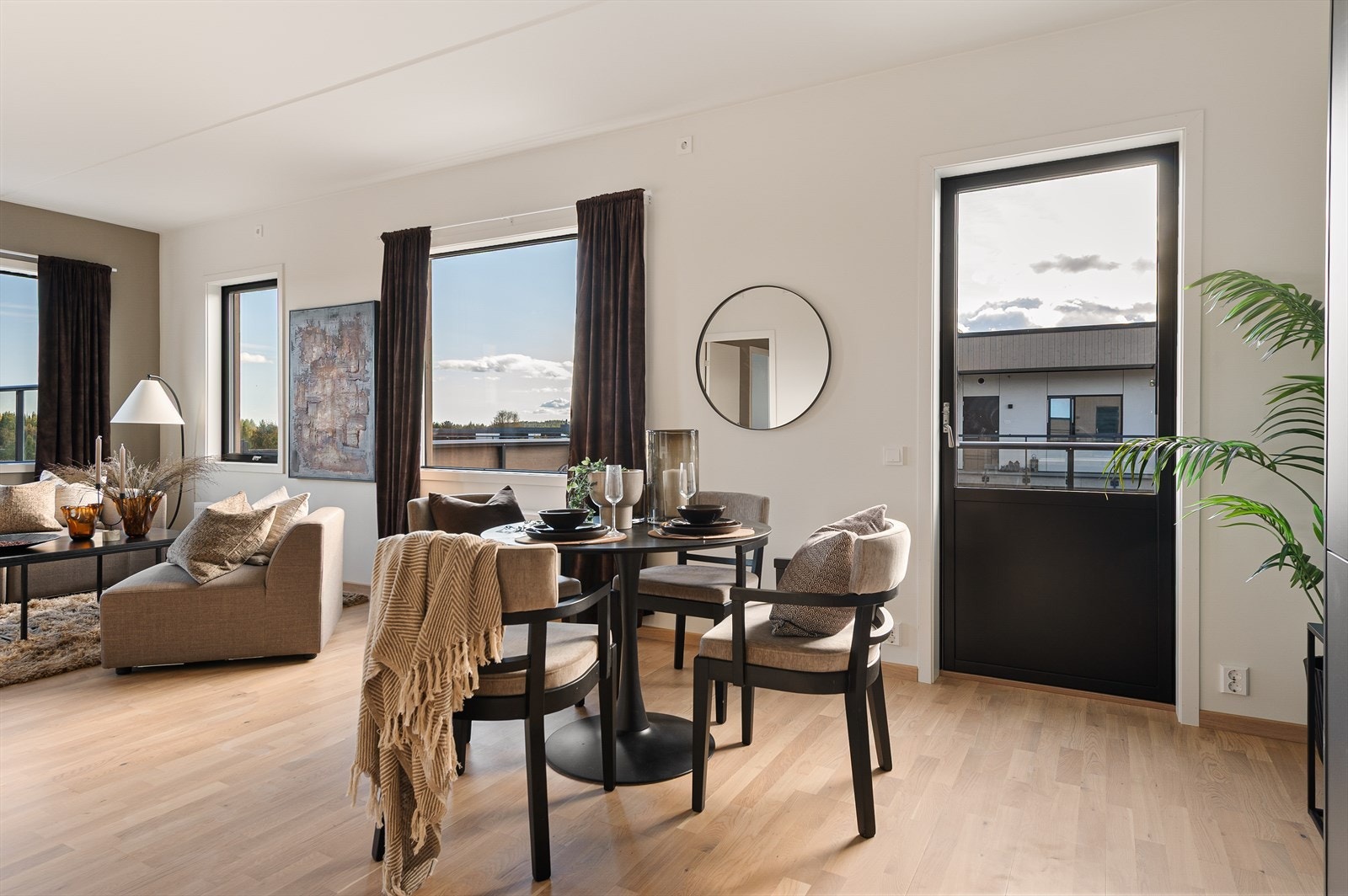 Utgang til balkong. Galleribilde