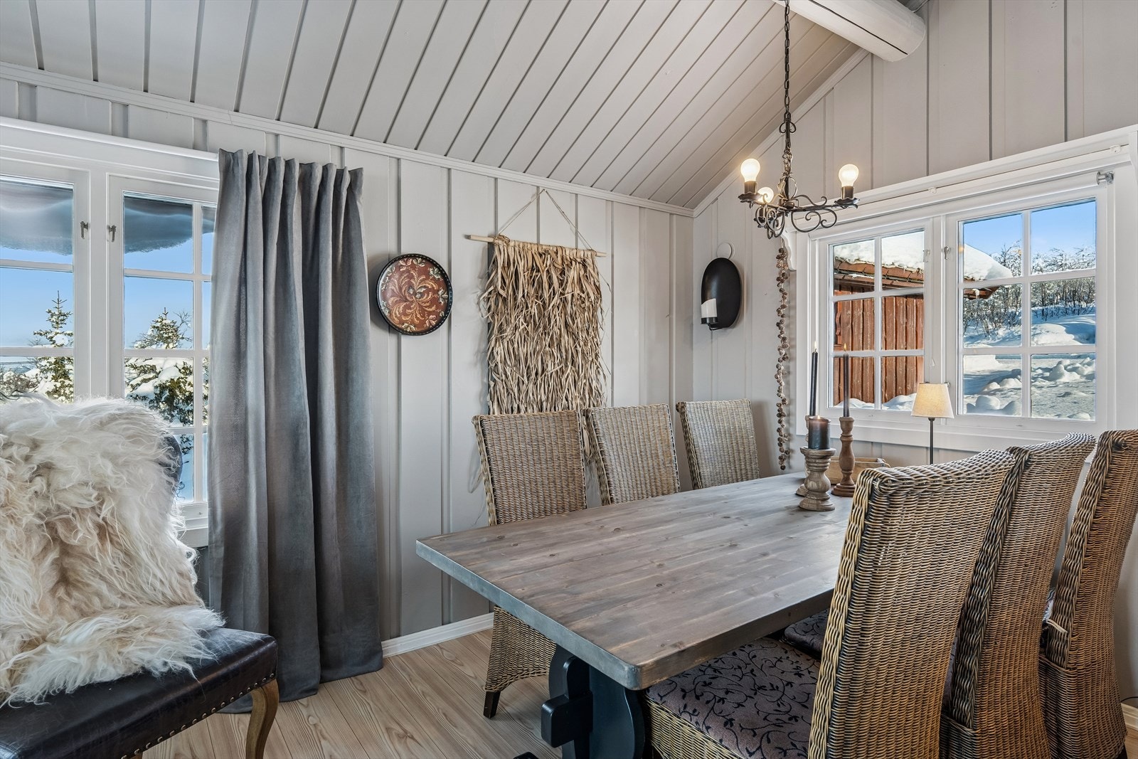 Etter aktive dager i ute i vakkert turterreng er det hyggelig å samles til gode måltider. Galleribilde