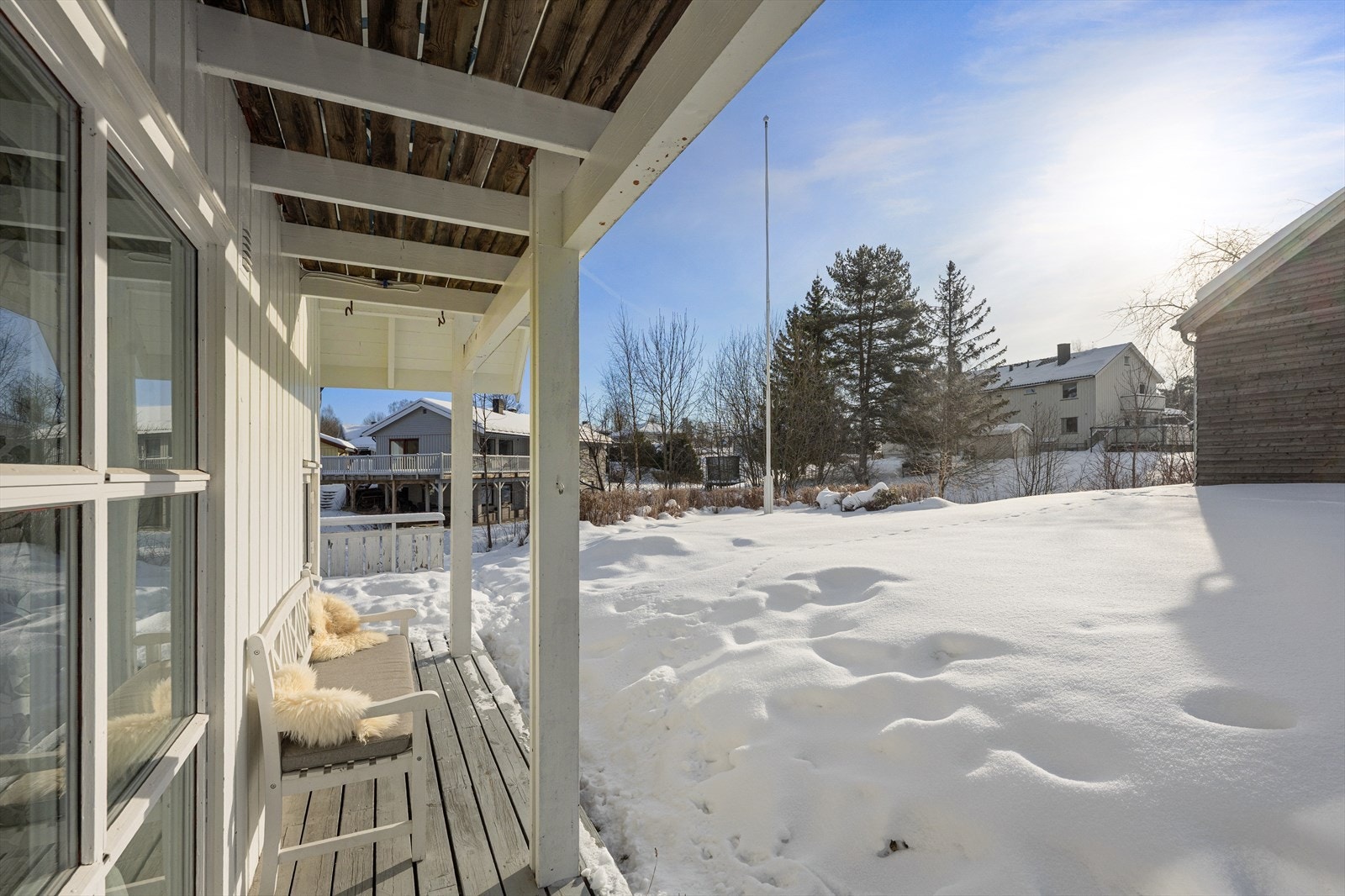 Her er det flere soner for utemøbler og sosiale sammenkomster. Galleribilde