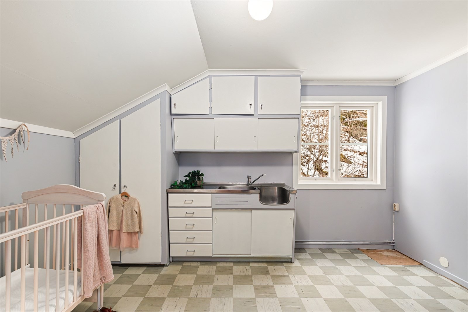 Rommet er i dag godkjent som ett soverom - Tidligere vært ett kjøkken i rommet Galleribilde