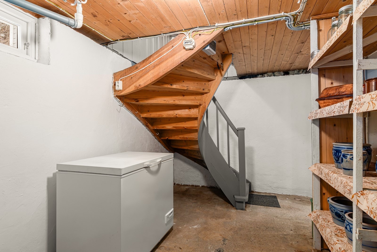 Trappen kommer ned i en bod Galleribilde