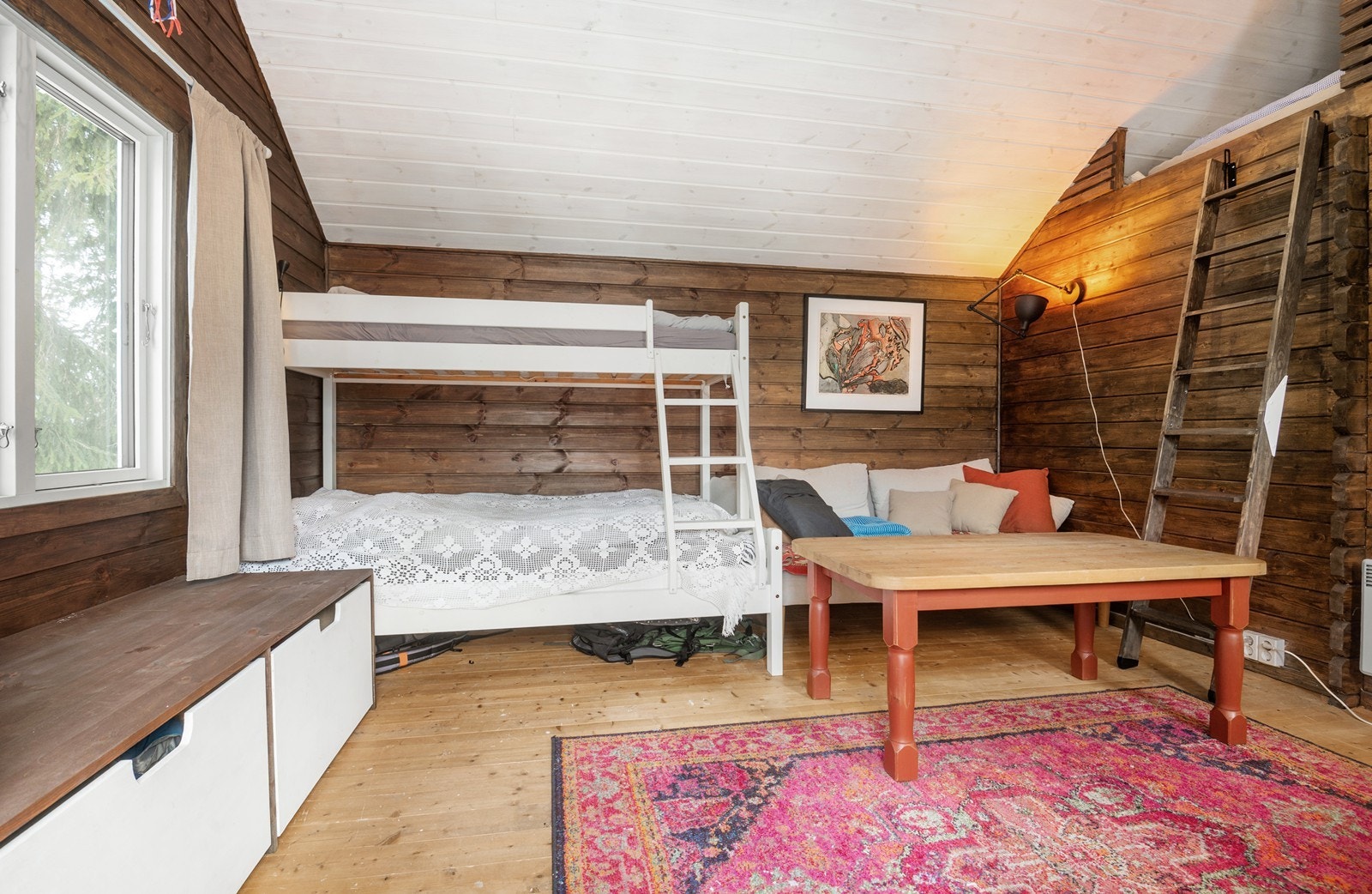 Hovedrommet i annekset med hems Galleribilde