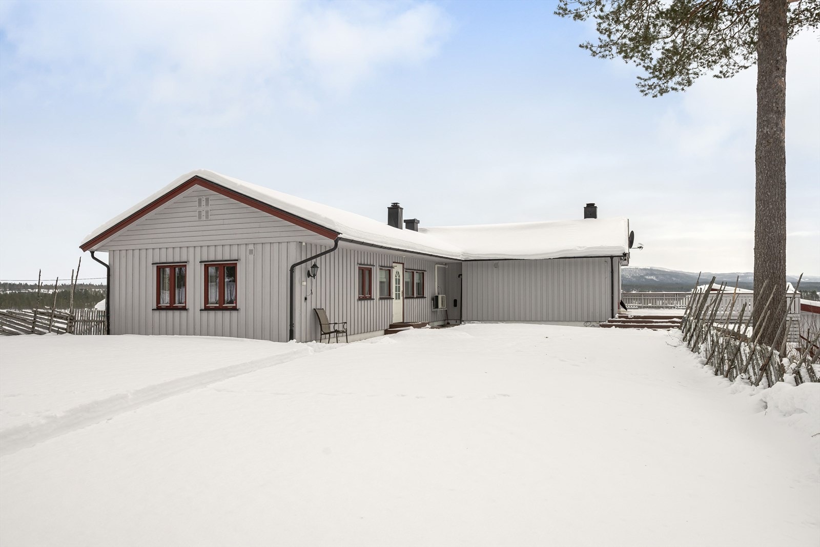 Eiendommen ligger fint til i Osen, med kort avstand til det meste Osen har å by på av aktiviteter. Galleribilde