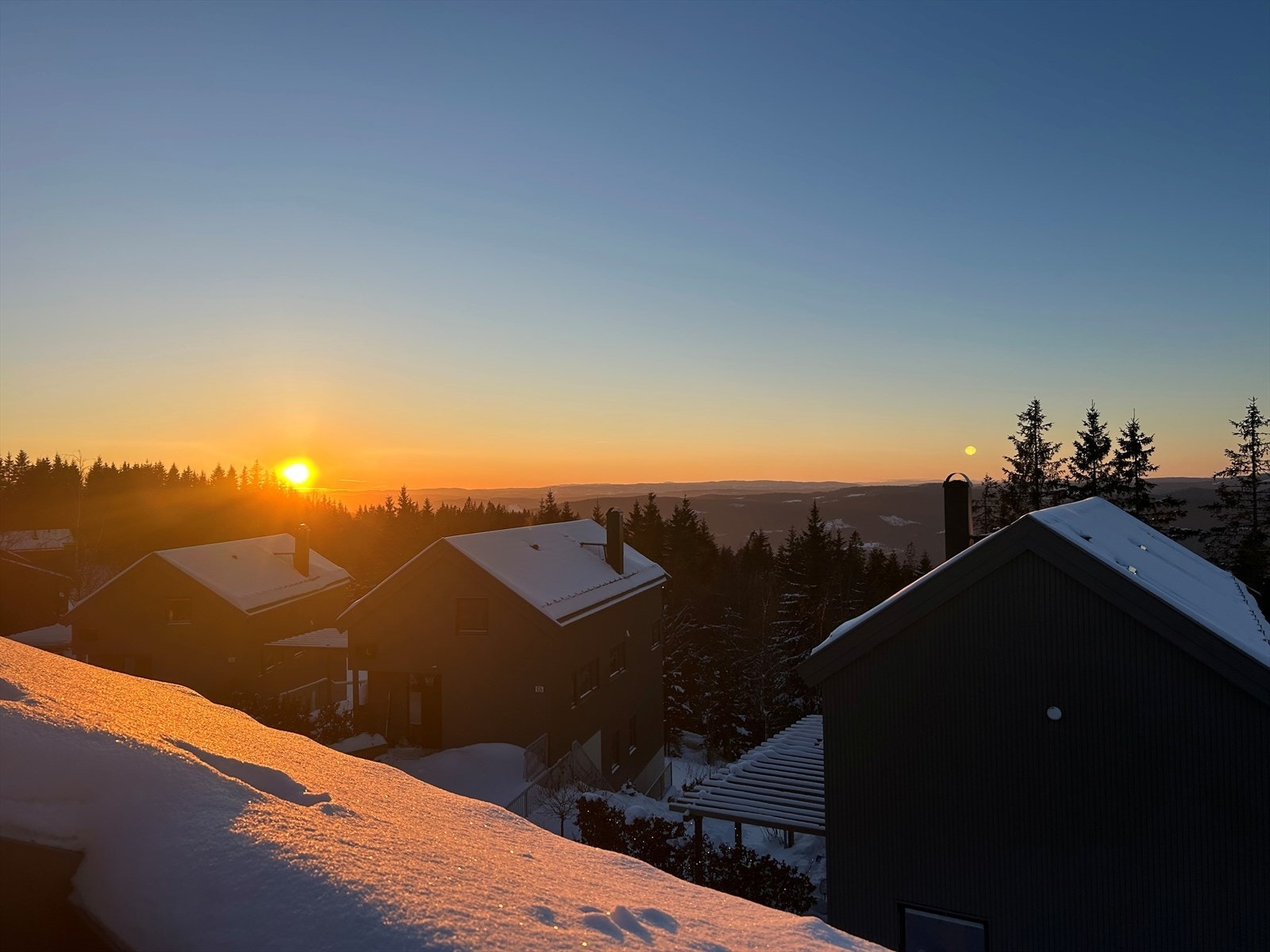 Selgers bilde - Solnedgang og utsikt fra takterrassen Galleribilde