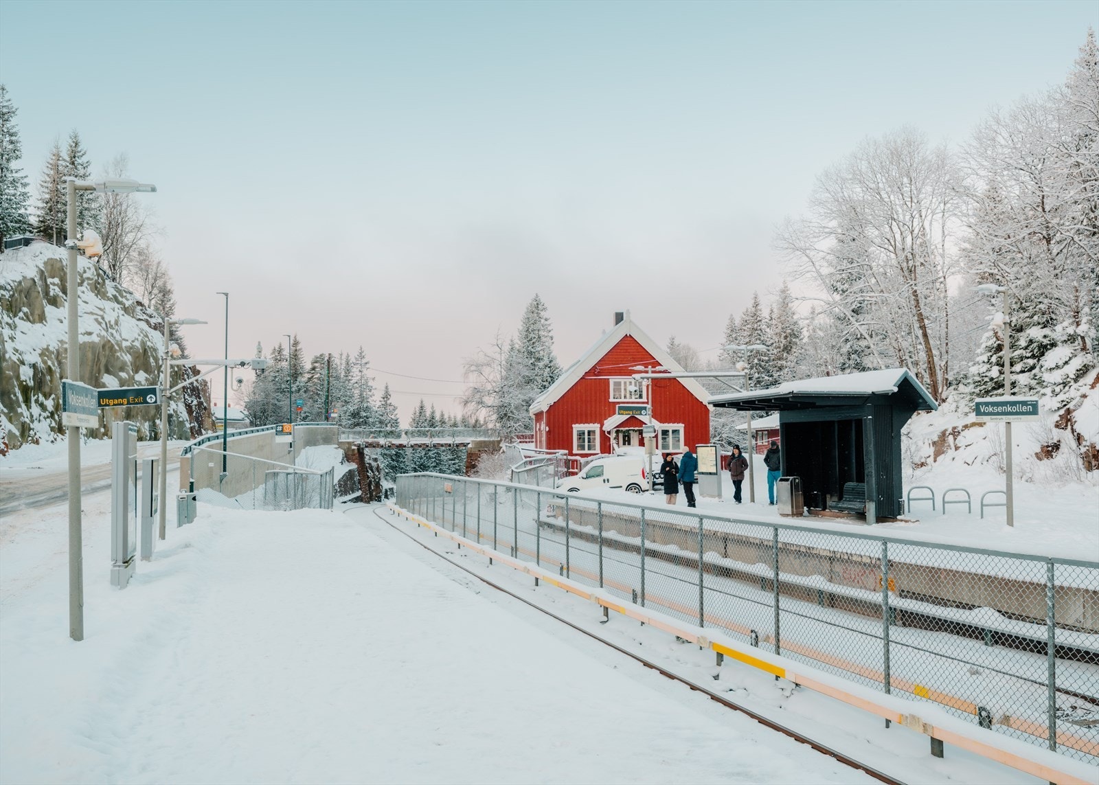Fra boligen er det kort gangavstand til Voksenkollen T-bane og populære Norlandia friluftsbarnehage med egen kokk, skiskole og slalåmkurs Galleribilde