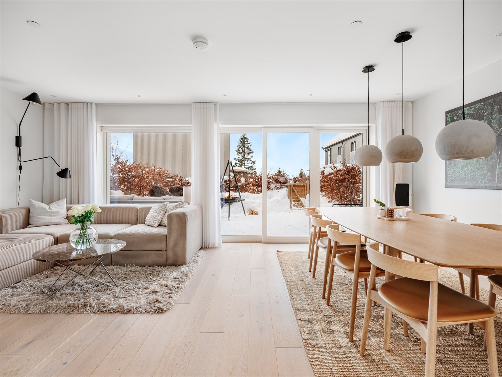 Moderne rekkehus fra 2017 med god standard, solrike uteområder og to garasjeplasser med direkte adkomst Galleribilde