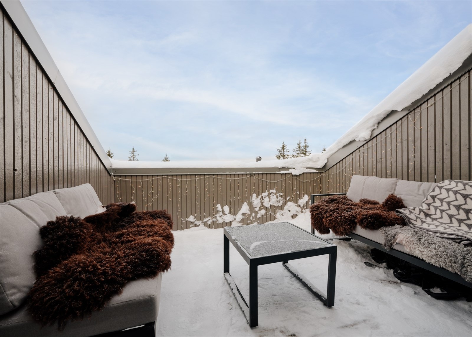 Her bor du bokstavelig talt på toppen av Oslo, 485 meter over havet. Med Nordmarka som nærmeste nabo og frisk, klar luft som en del av hverdagen Galleribilde
