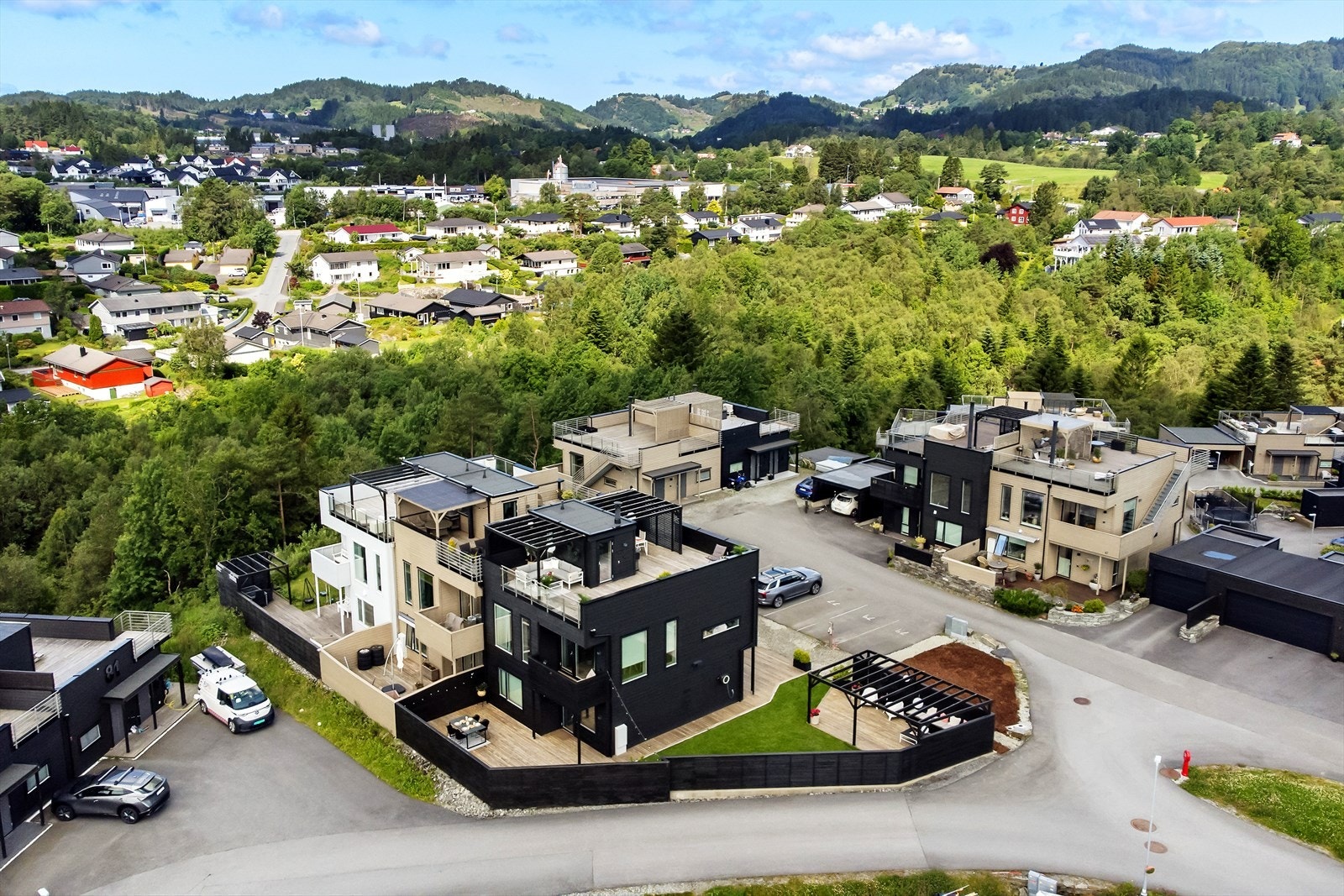 Boligen har en svært attraktiv beliggenhet med nydelige utsiktsforhold! Galleribilde