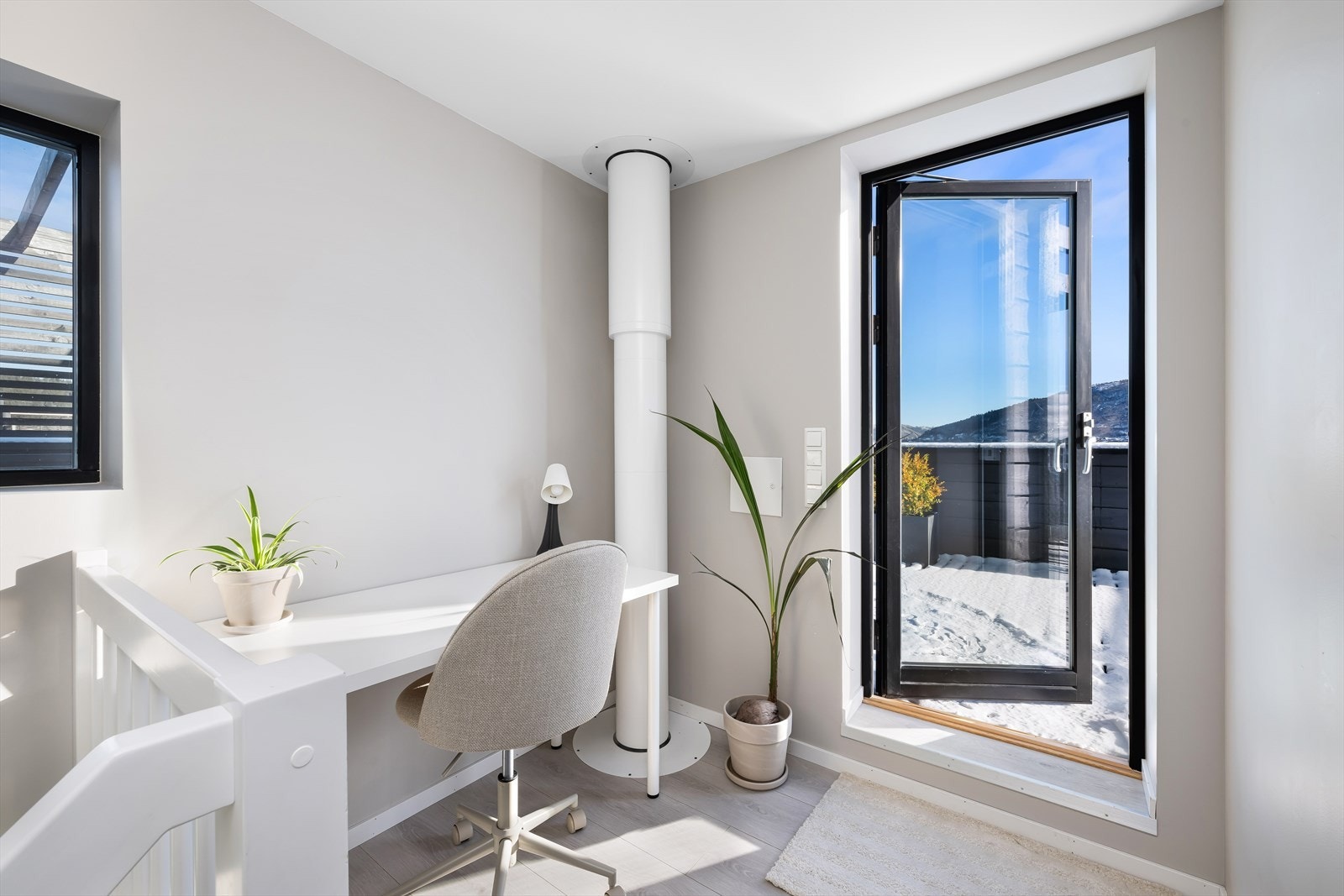 Innvendig tilkomst til stor takterrasse på hele 65 kvm. Galleribilde