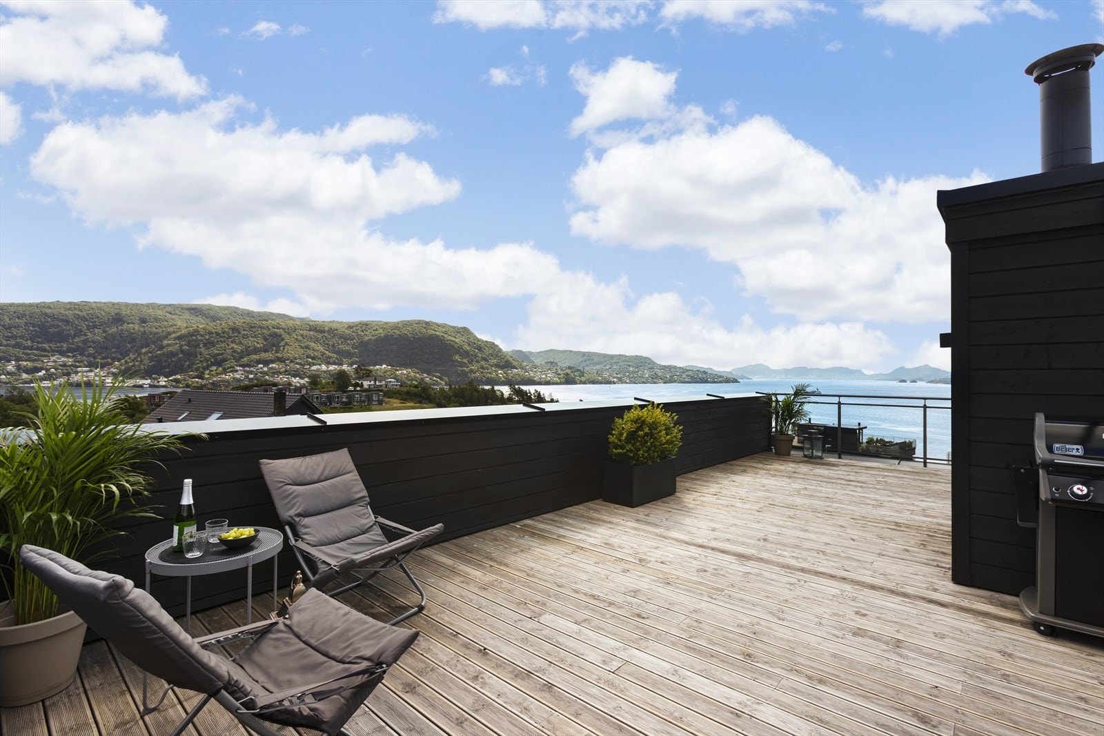 Takterrassen gir nydelige utsiktsforhold og sol fra morgen til kveld. Galleribilde