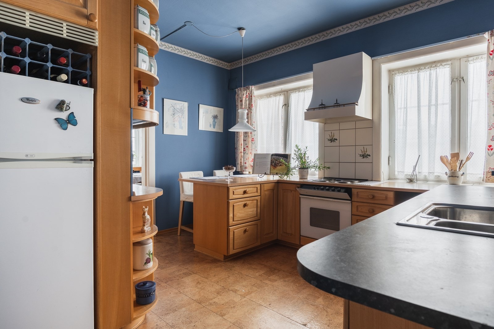 Kjøkkenet er av eldre dato. Galleribilde