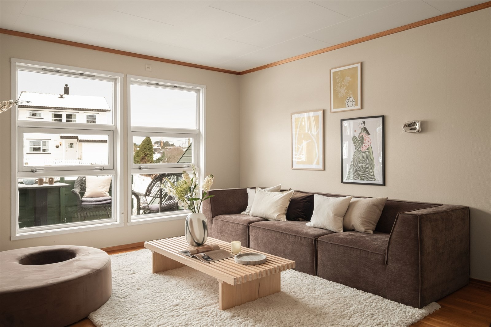 - Sjeldent stort og innholdsrikt enderekkehus over tre plan som byr på mange muligheter - Galleribilde