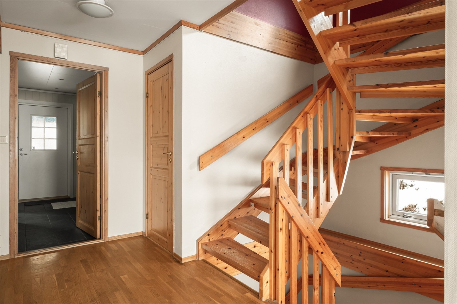 - Vi beveger oss ned i boligens underetasje som har et totalt BRA-i på 58m² - Galleribilde