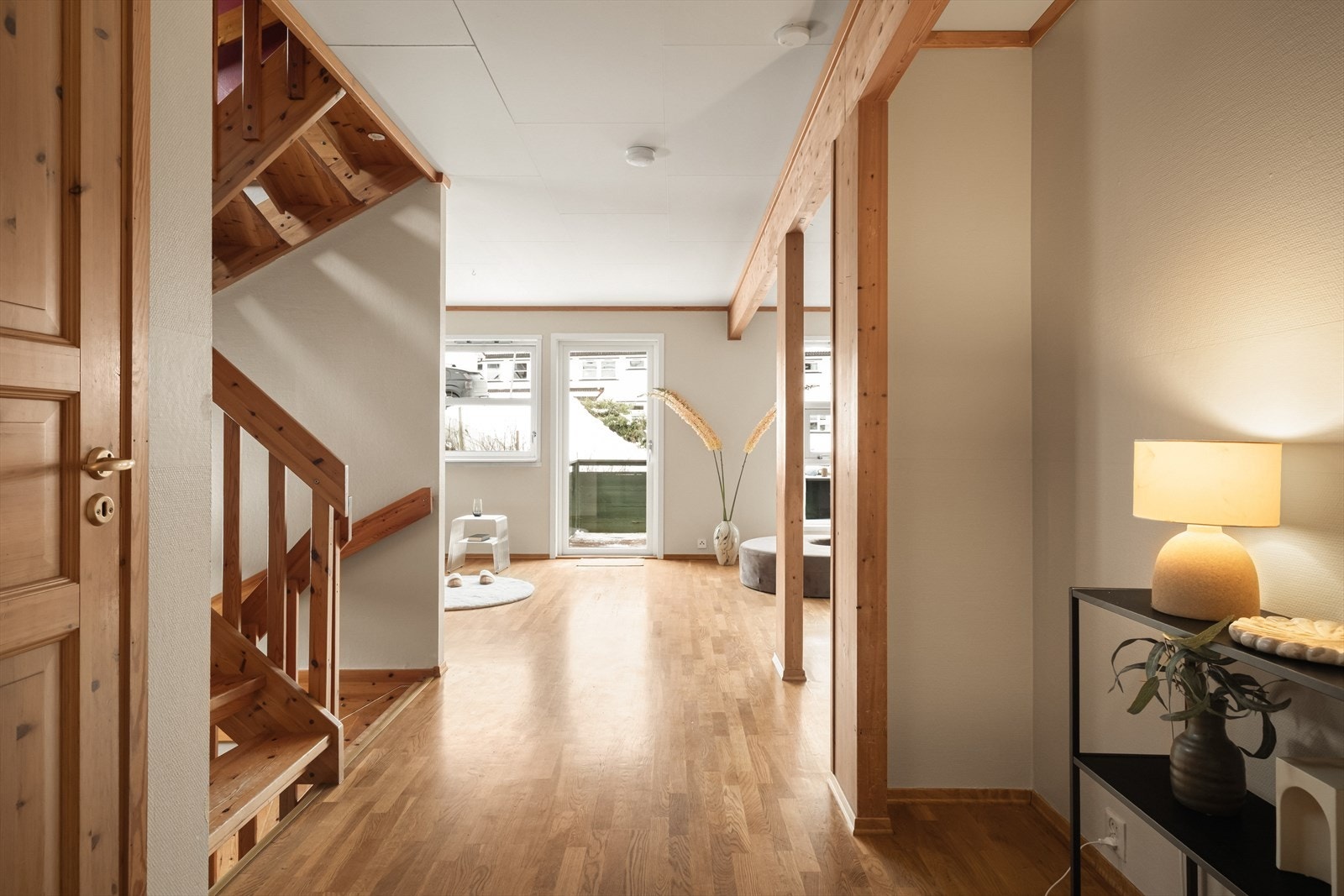 - Vi beveger oss opp i boligens loftsetasje som har et totalt BRA-i på 43m² - Galleribilde