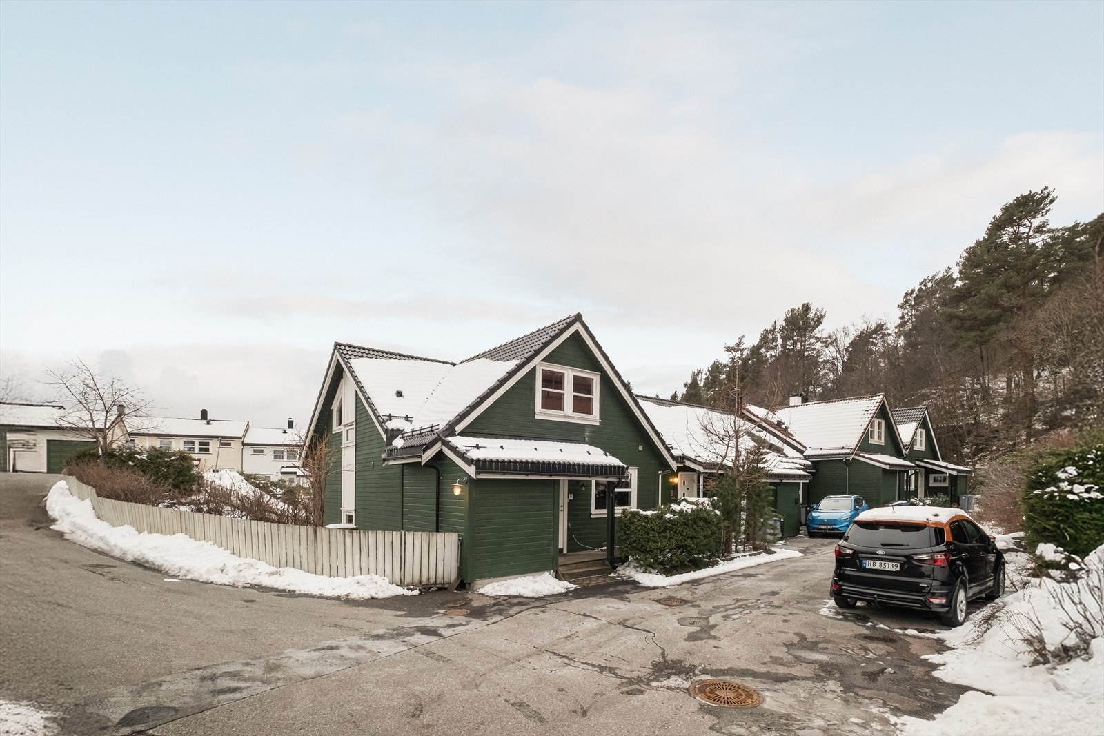 - Kollektivtilbudet i området er også veldig bra med 3 min gange til nærmeste busstopp og 11 min til bybanestopp - Galleribilde