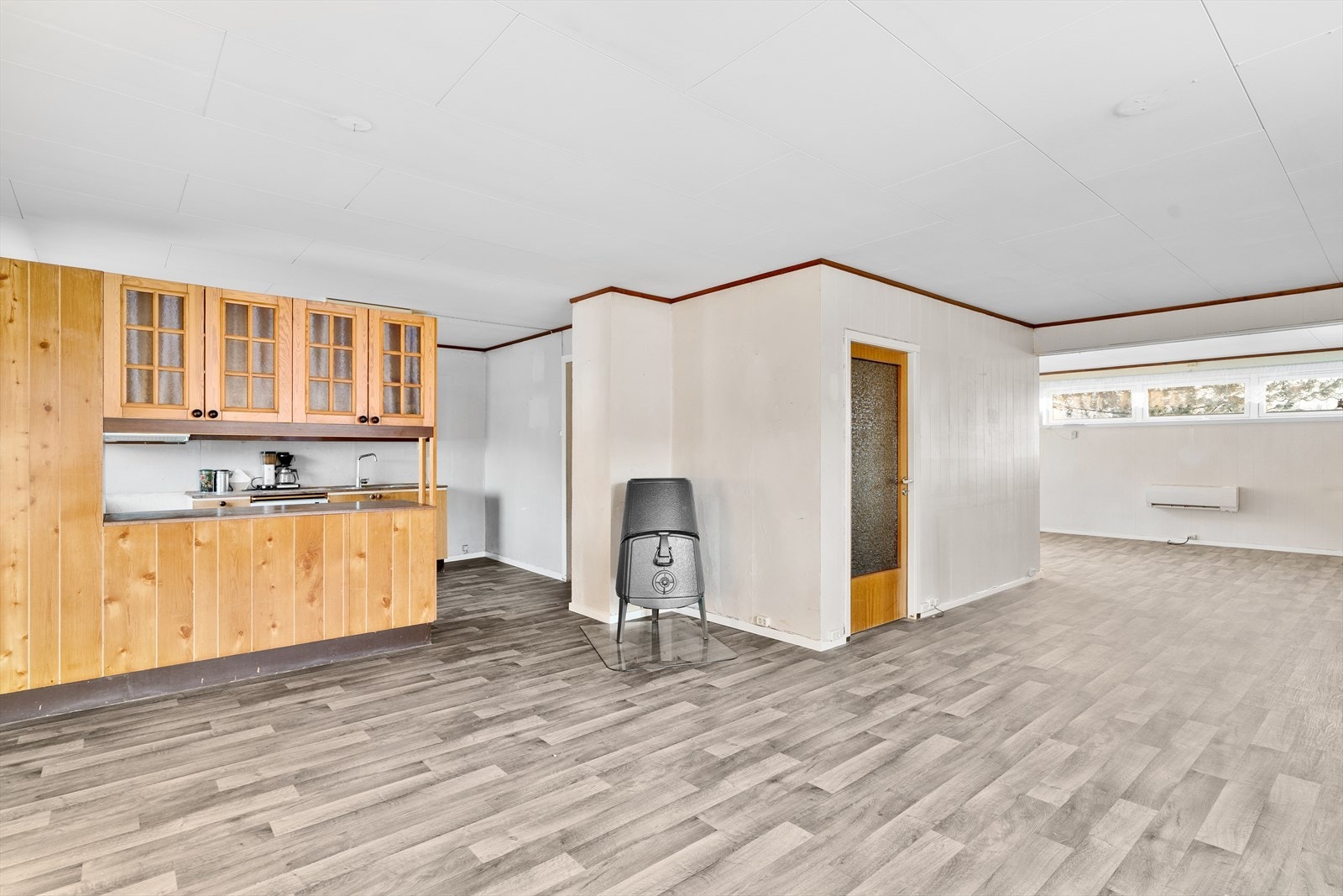 Kjøkken og stue er til sammen hele ca. 68 kvadratmeter Galleribilde