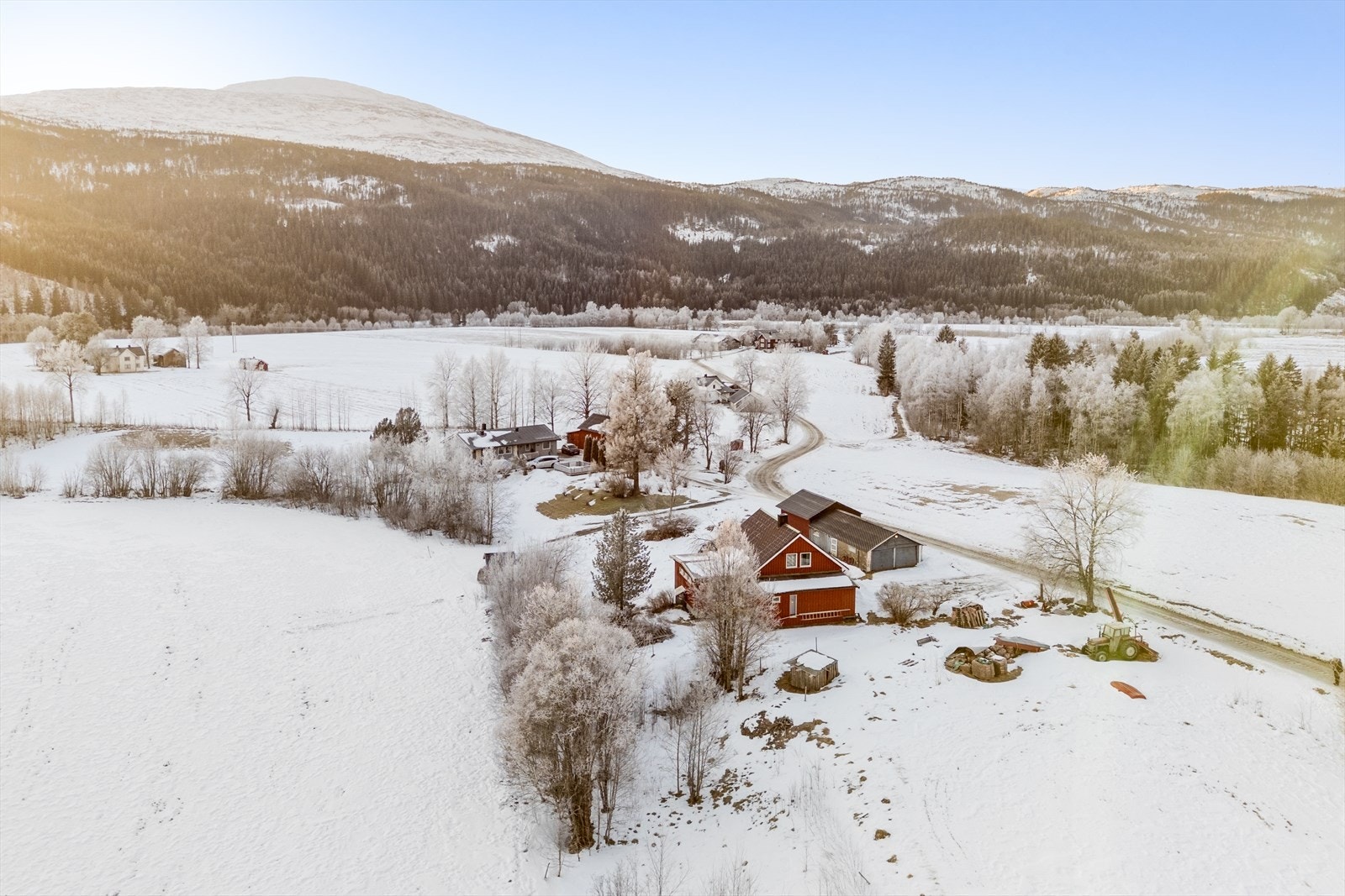 Eiendommen har en landlig og solrik beliggenhet i Gudå, Meråker Galleribilde