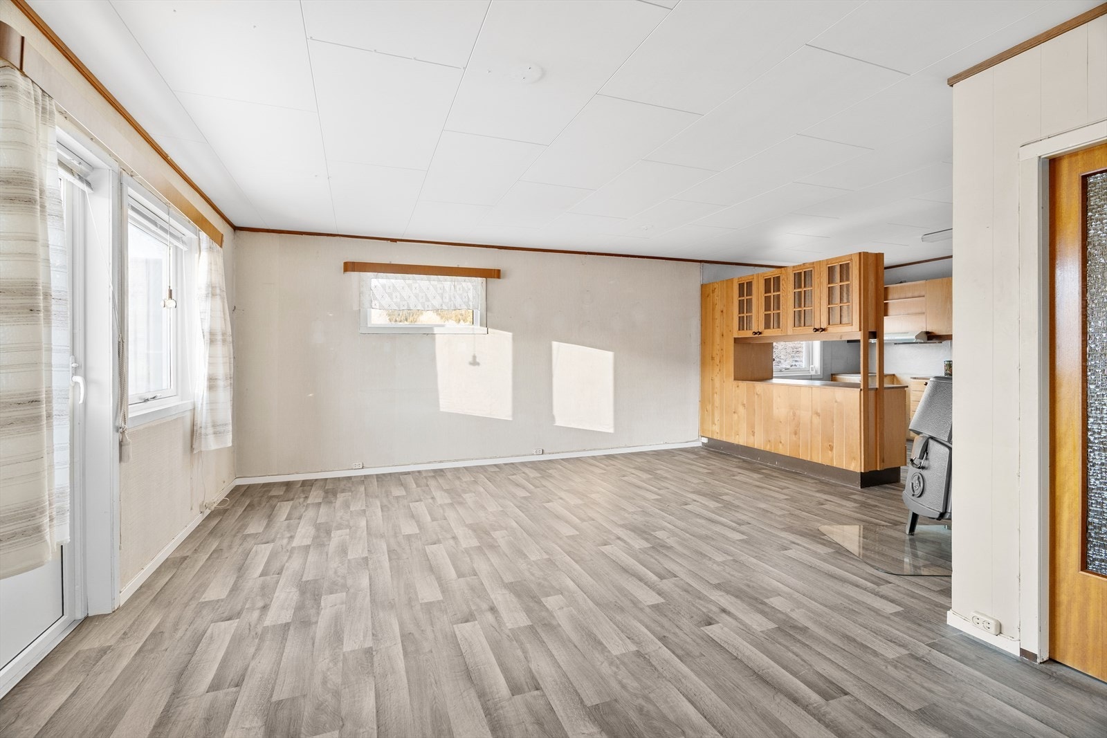 Fra stuen har man utgang til sørvendt veranda Galleribilde