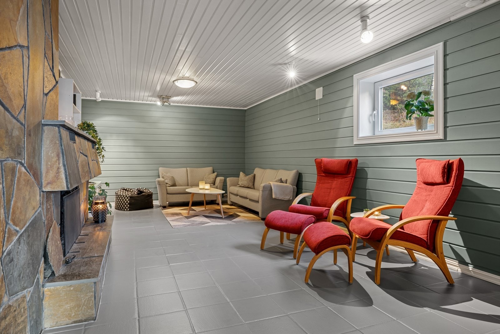 I boligens U. etasje finner du en ekstra stue som tilfører hjemmet ekstra fleksibilitet. Galleribilde