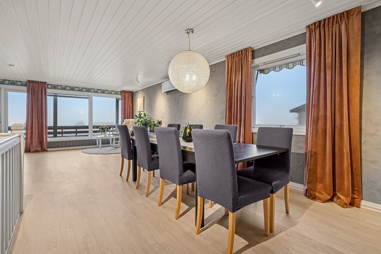 Stuen i boligens 1. etasje. Galleribilde