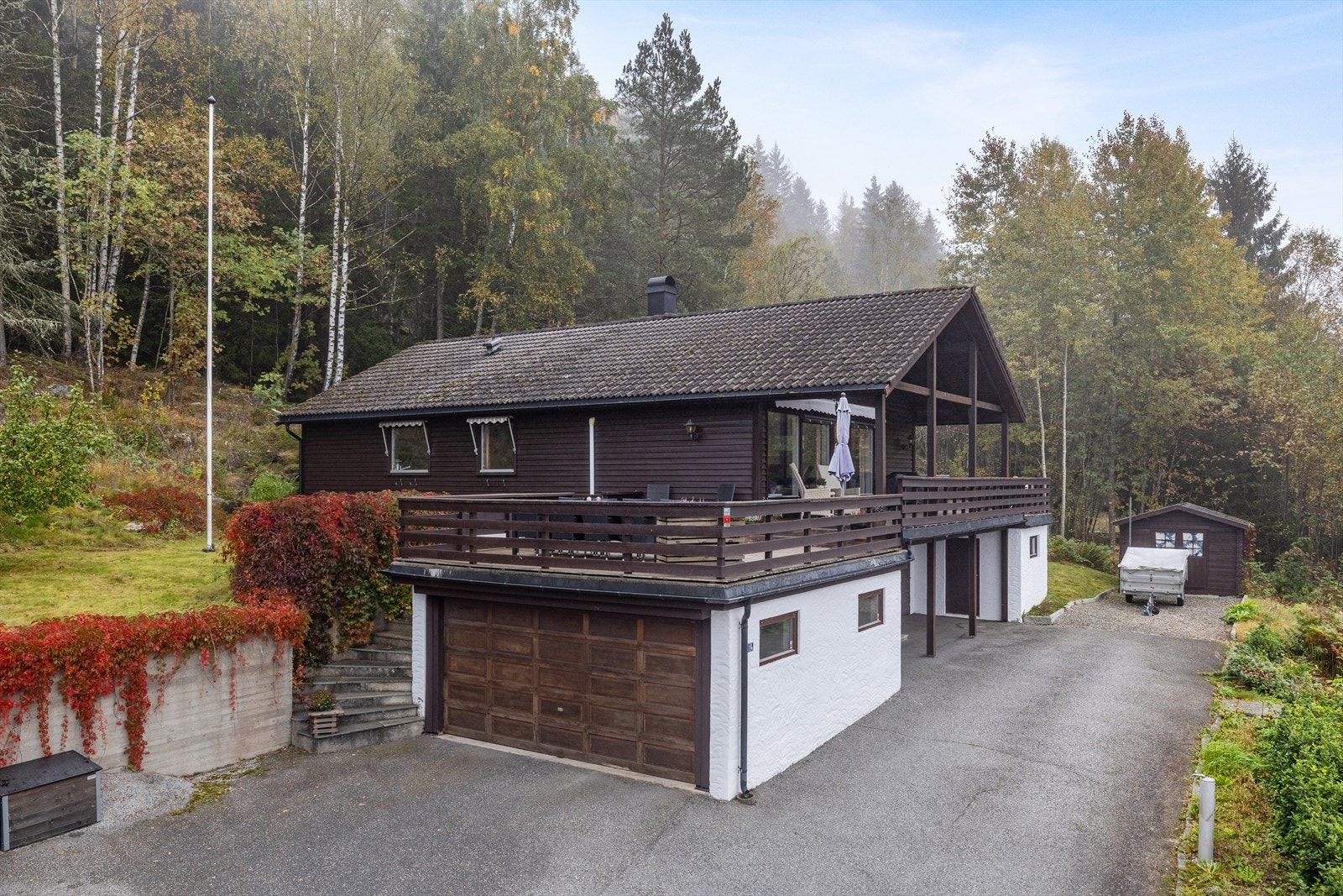 Parkering i dobbelgarasje, eller på egen gårdsplass. Galleribilde