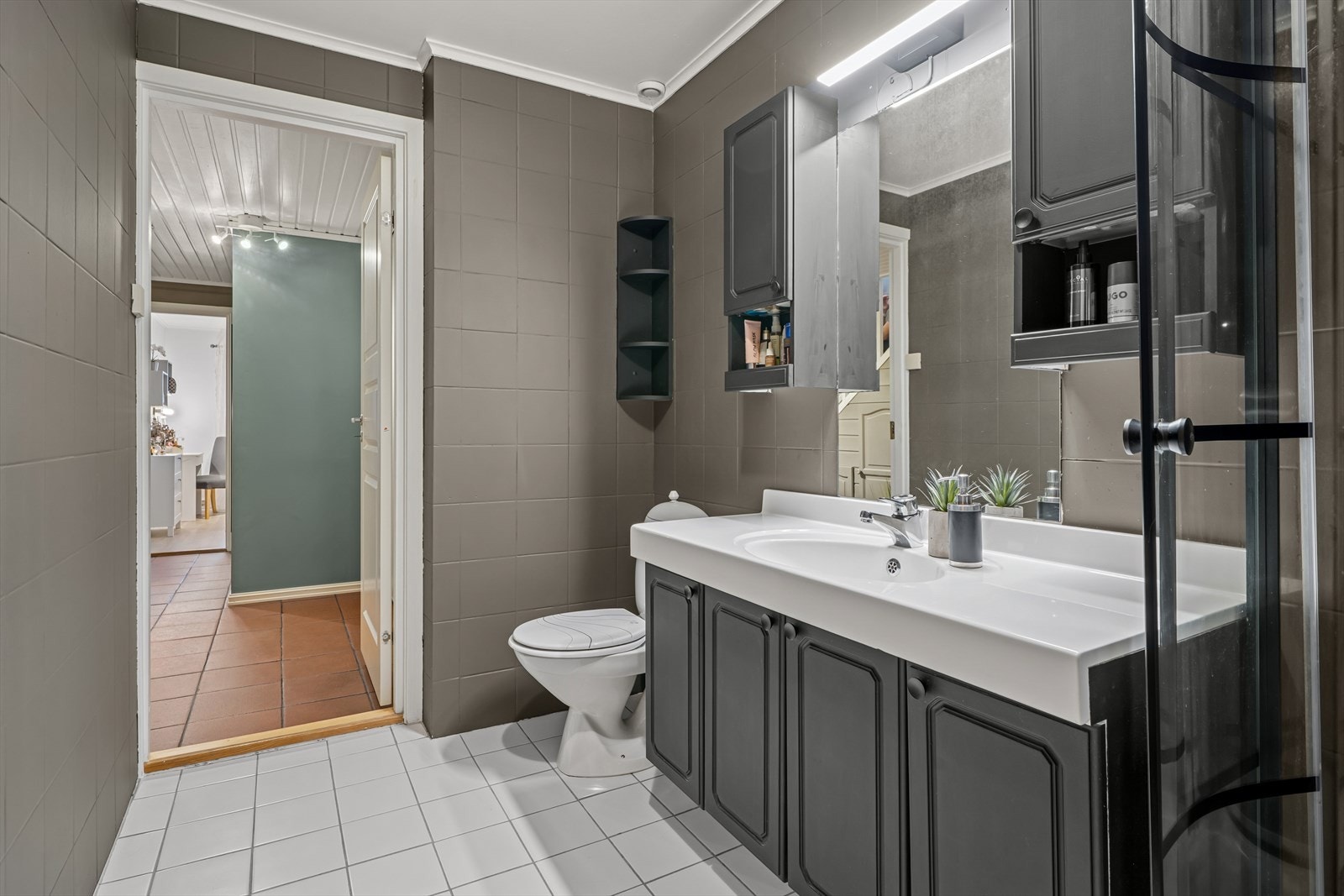 Baderom beliggende i U. etasje. Galleribilde