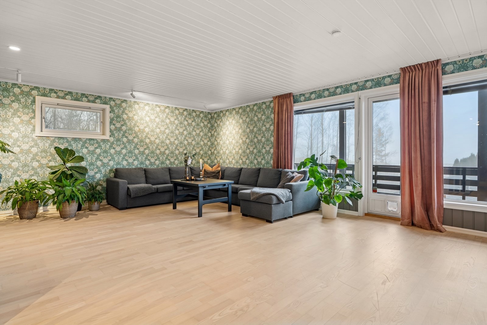 Boligen har flere hyggelige oppholdsrom, fordelt over to familievennlige plan. Galleribilde