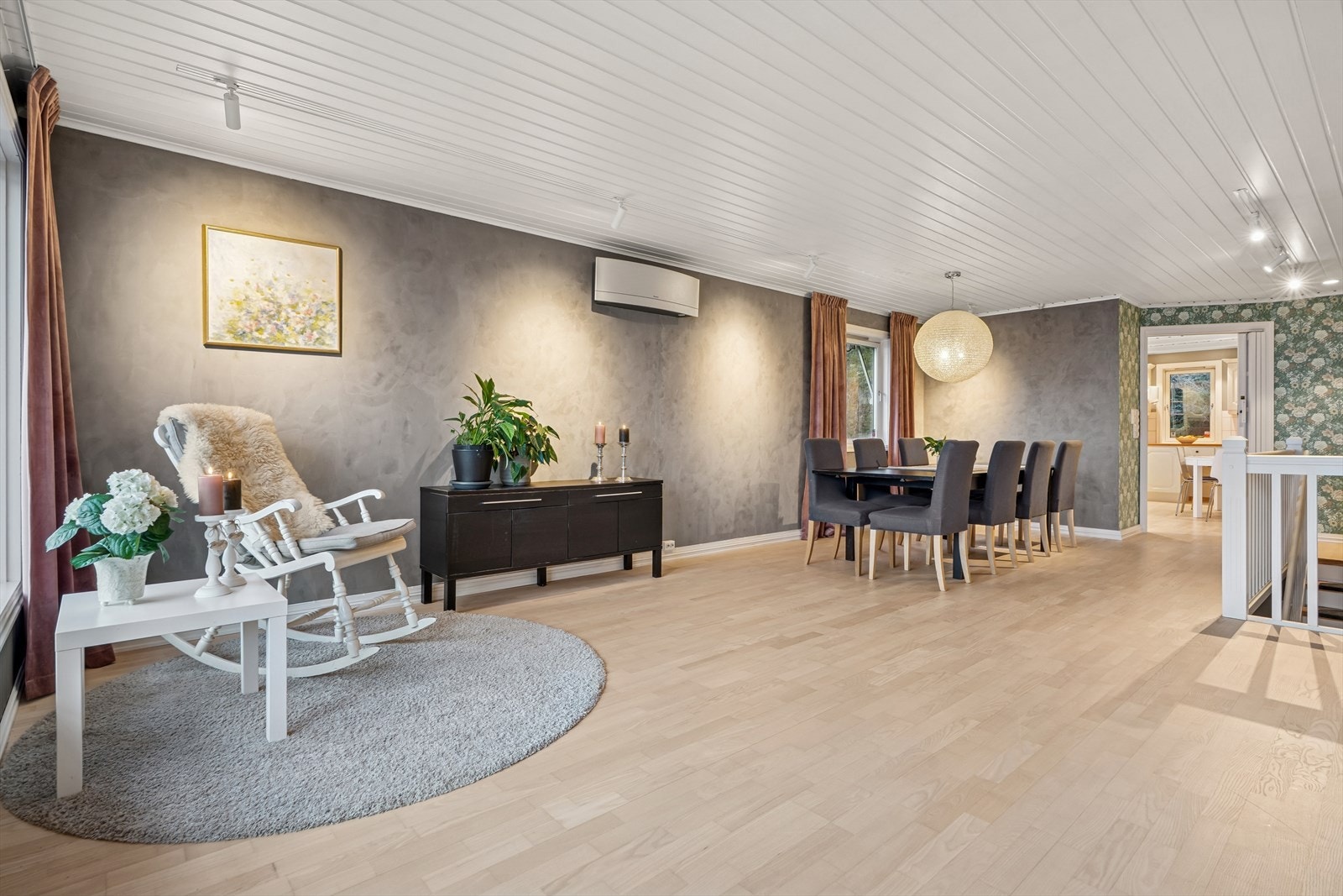 Det er montert vegghengt varmepumpe i stue (2018). Galleribilde