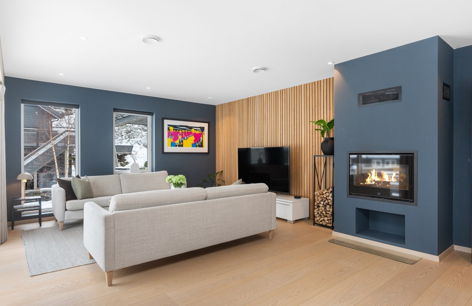 Innfelt peisinnsats gir en lun og behagelig varme på kjølige dager Galleribilde