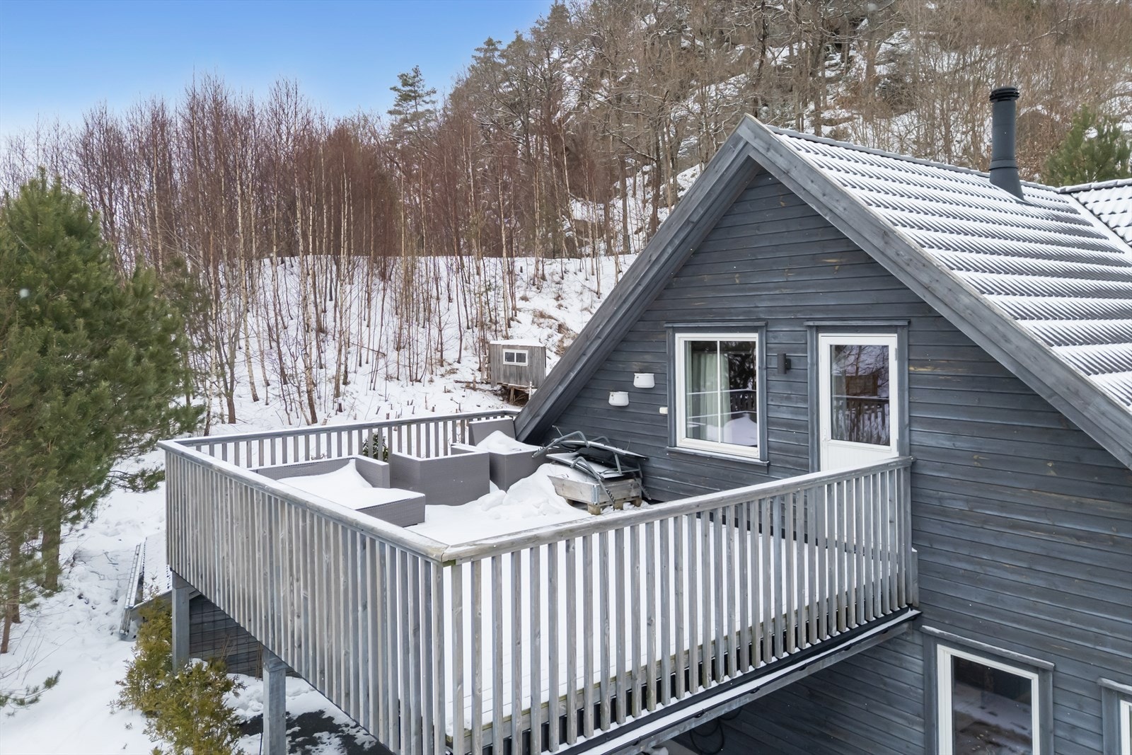 Sør-vest vendt veranda som gir sol langt utover kvelden Galleribilde