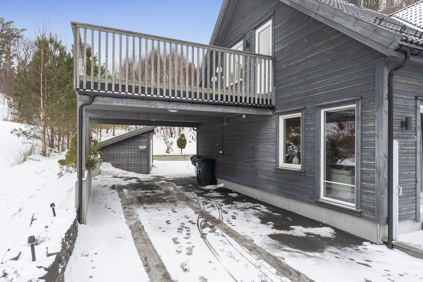 Carport med EL-bil lader Galleribilde