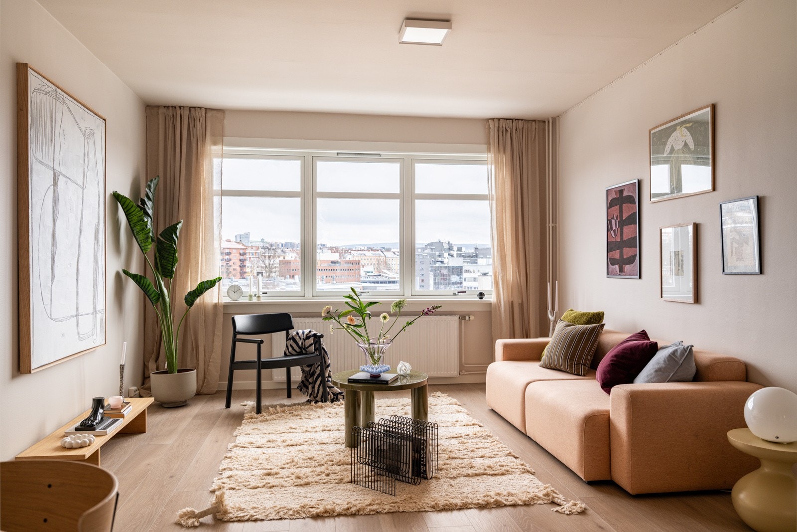 En stor, lys og innbydende 2-roms leilighet med god standard. Galleribilde