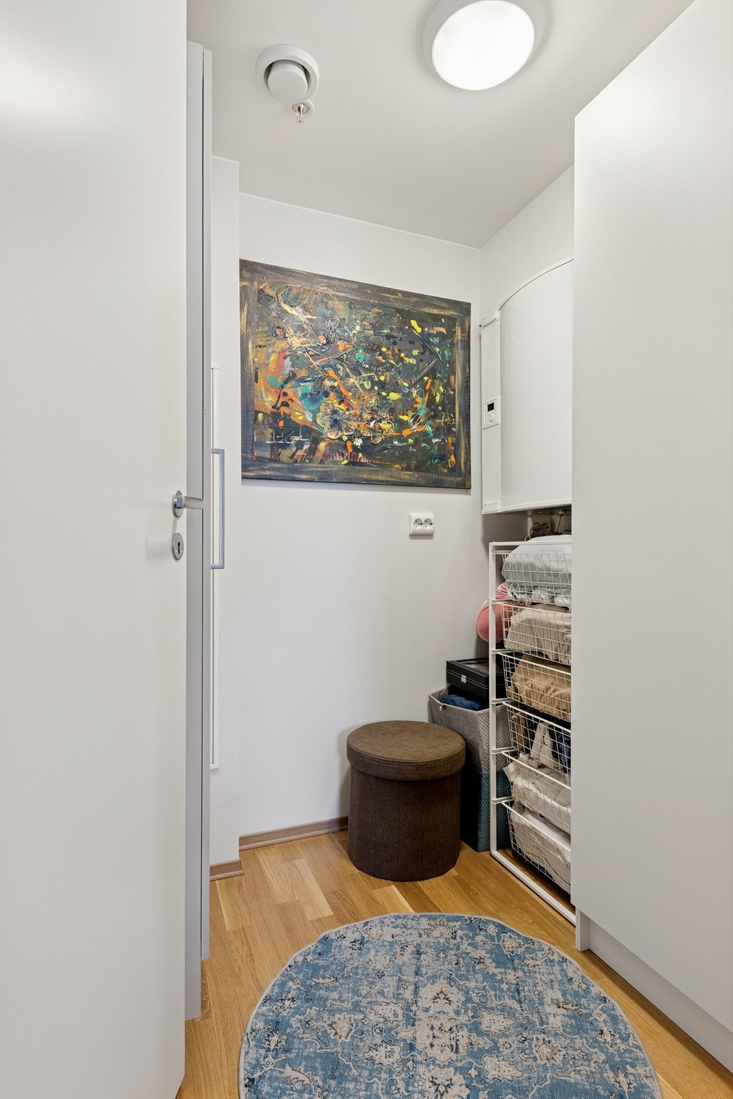 Egen "Walk-in" som kan utnyttes med oppbevaring. Galleribilde