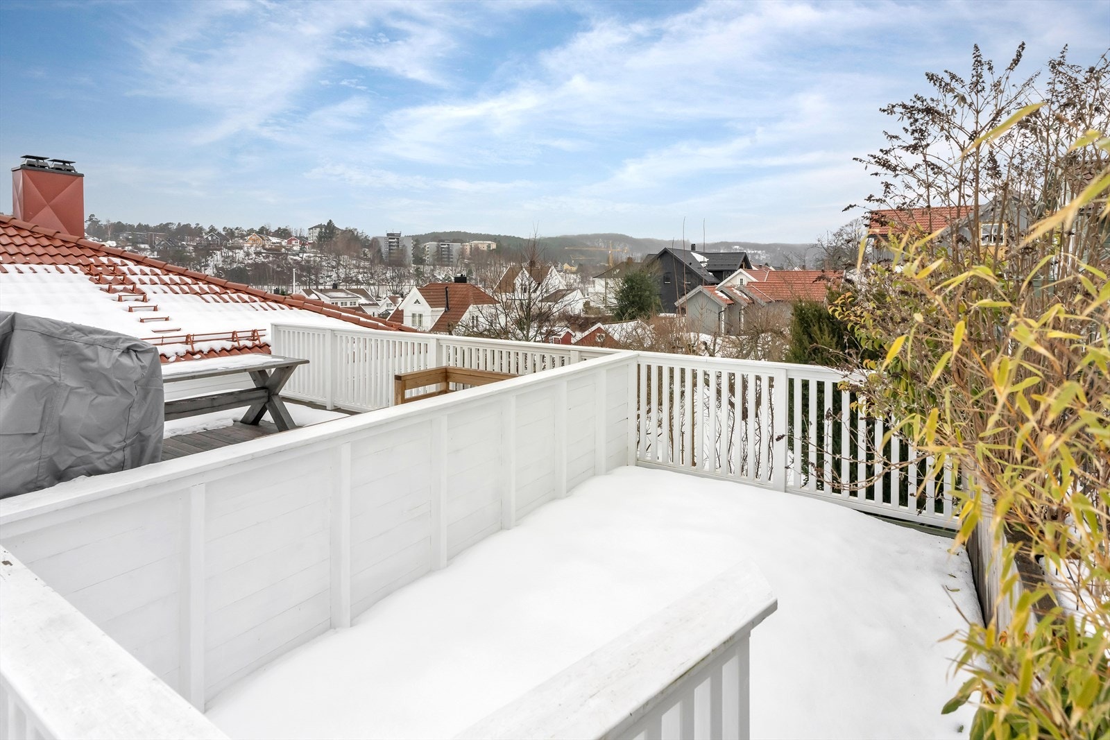 Del av felles takterrasse som leiligheten disponerer. Her kan man nyte gode solforhold og skape minneverdige stunder med noen man er glad i Galleribilde