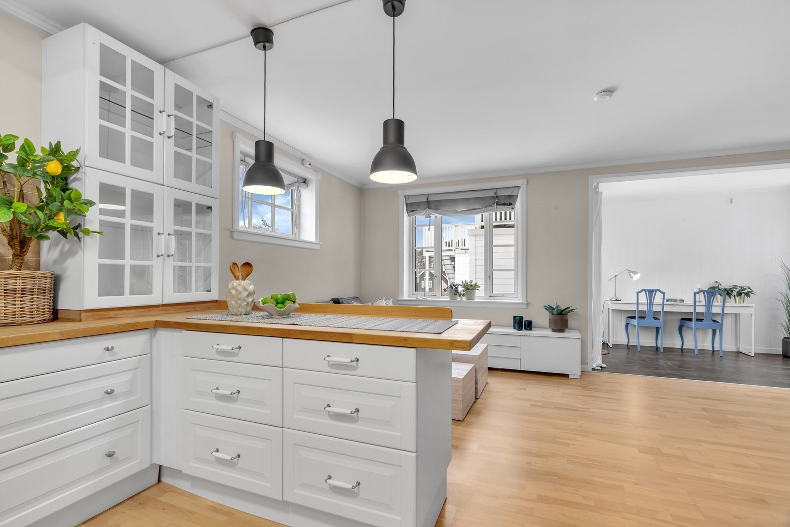 Her kan man underholde gjestene selv midt under matlagingen! Galleribilde