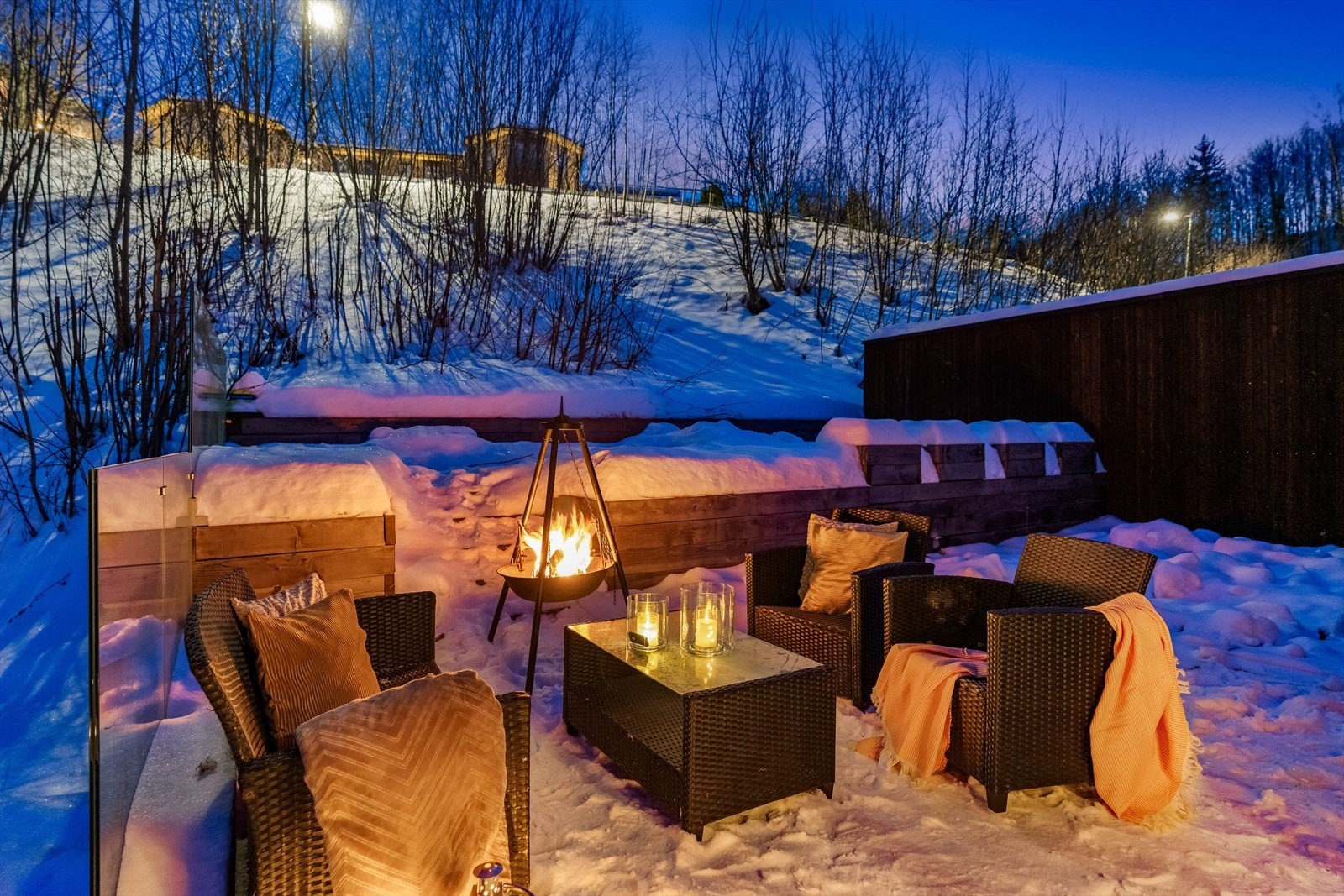 Magisk uteplass - her kan sene kvelder nytes året rundt. Galleribilde