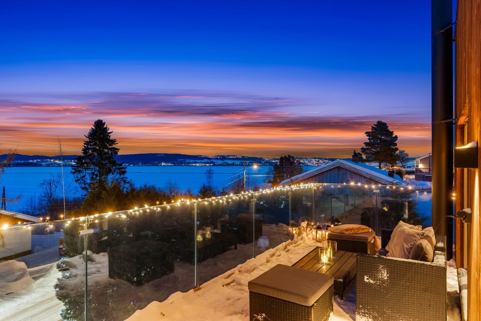 Balkongen i 2. etasje har fantastisk panoramautsikt. Galleribilde