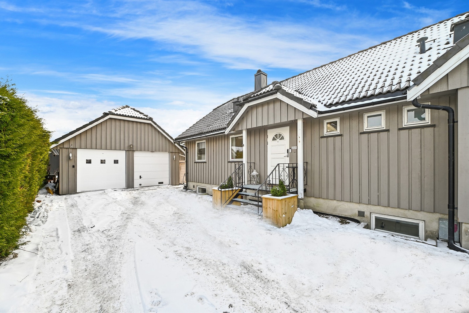 Såstadbråten 51 er en flott halvdel av tomannsbolig med garasje. Galleribilde