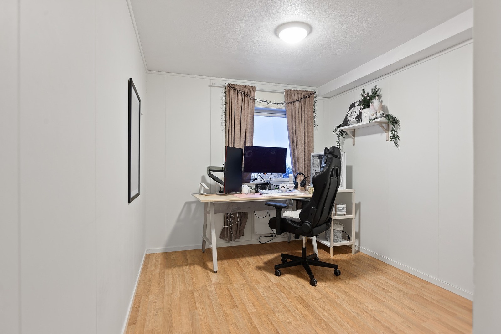 Det er 2 soverom i hybelleiligheten Galleribilde