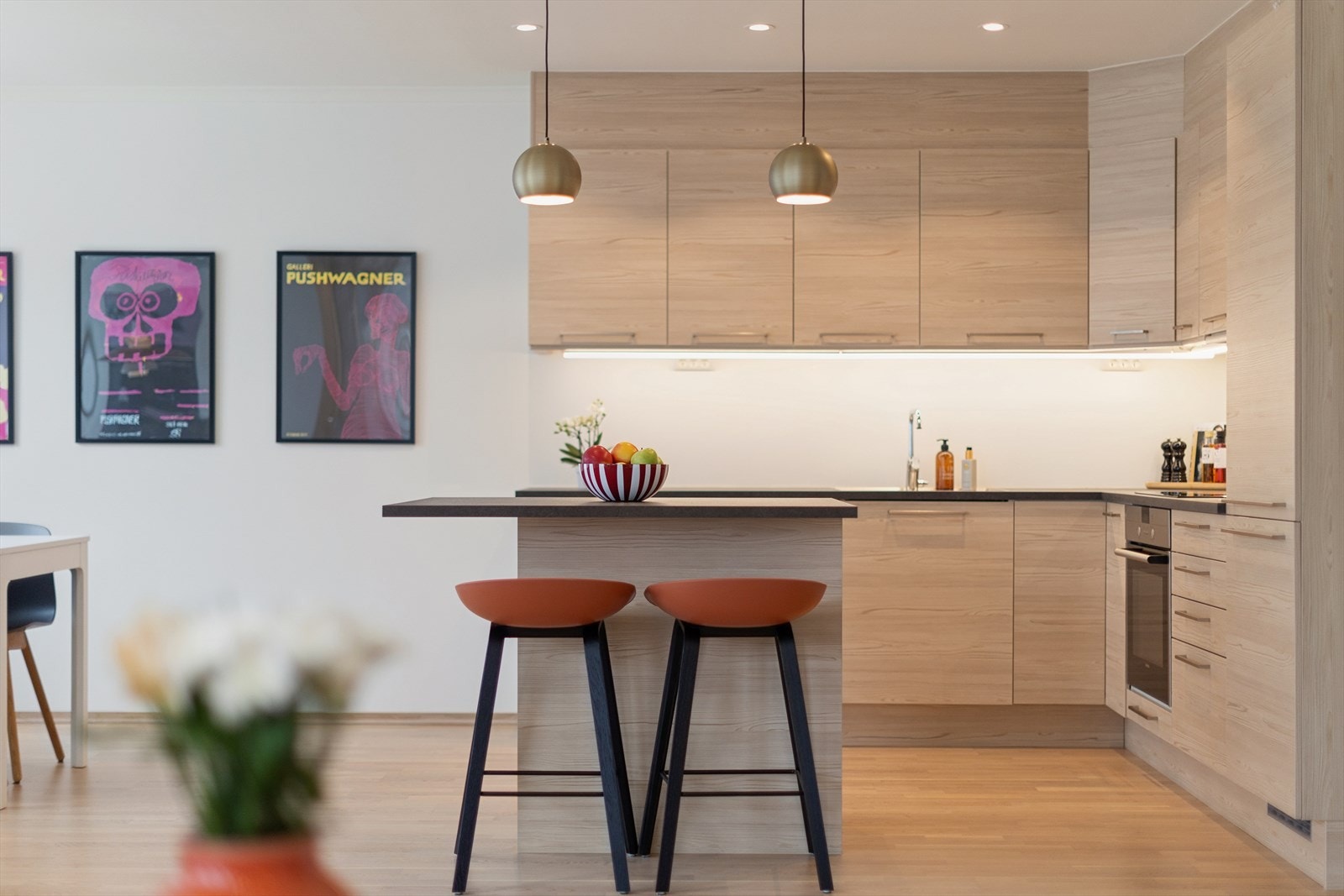 Velkommen til Teglhageveien 25 - en moderne, påkostet leilighet med en rekke sterke kvaliteter! Galleribilde