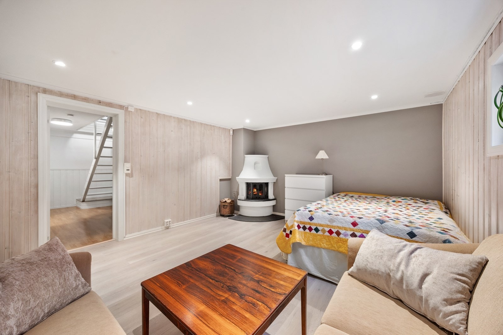 Dette rommet gir fleksibilitet og kan brukes som for eksempel kjellerstue eller hobbyrom. Galleribilde