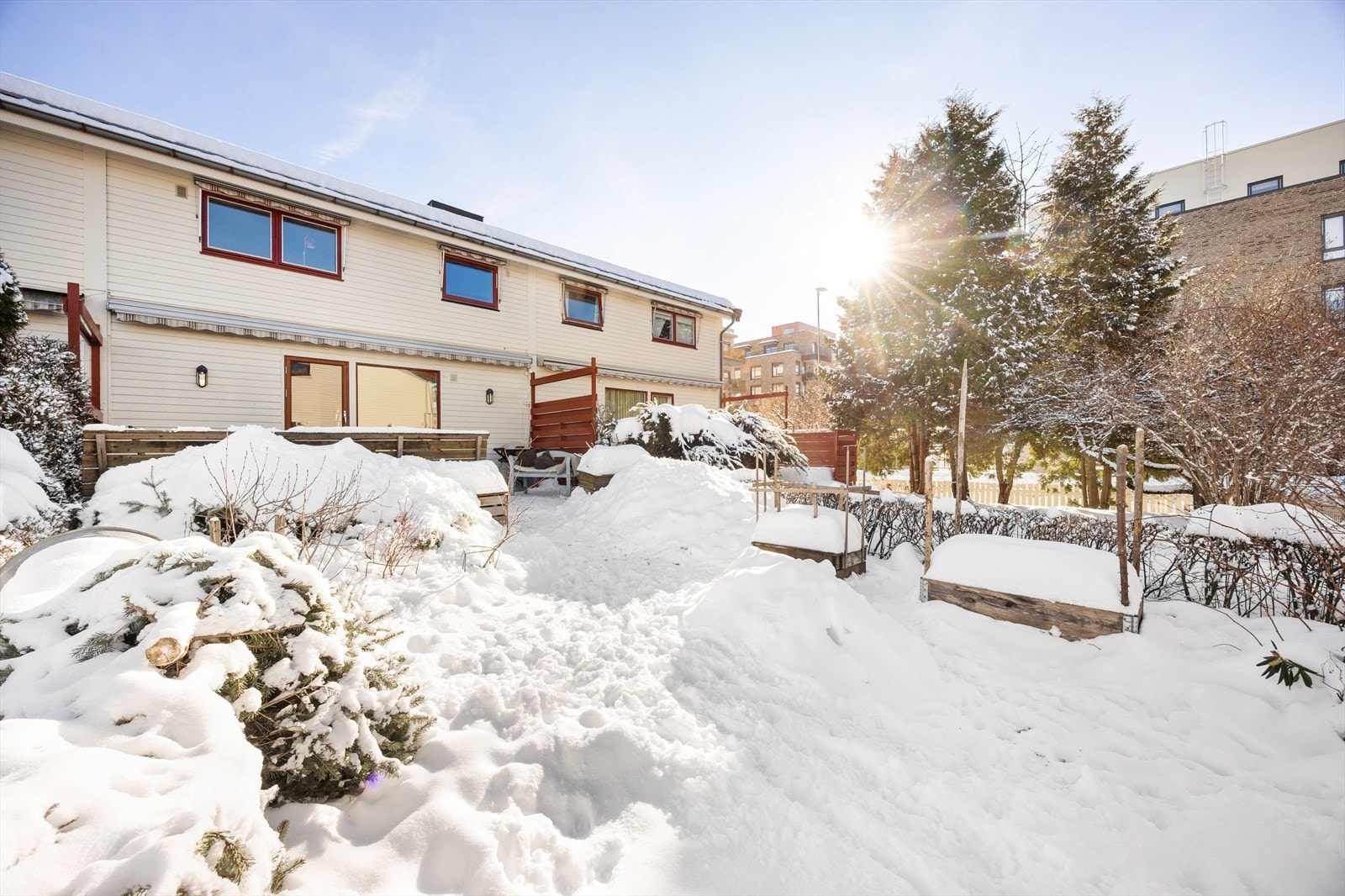 Et privat og solrikt uteområde for hele familien. Galleribilde