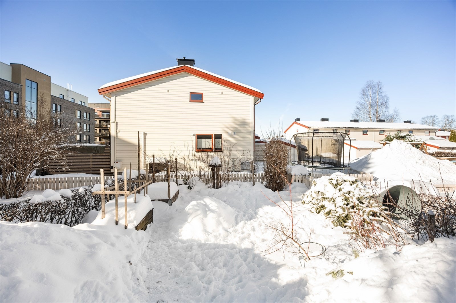 Hagen er pent opparbeidet og ligger skjermet til. Galleribilde