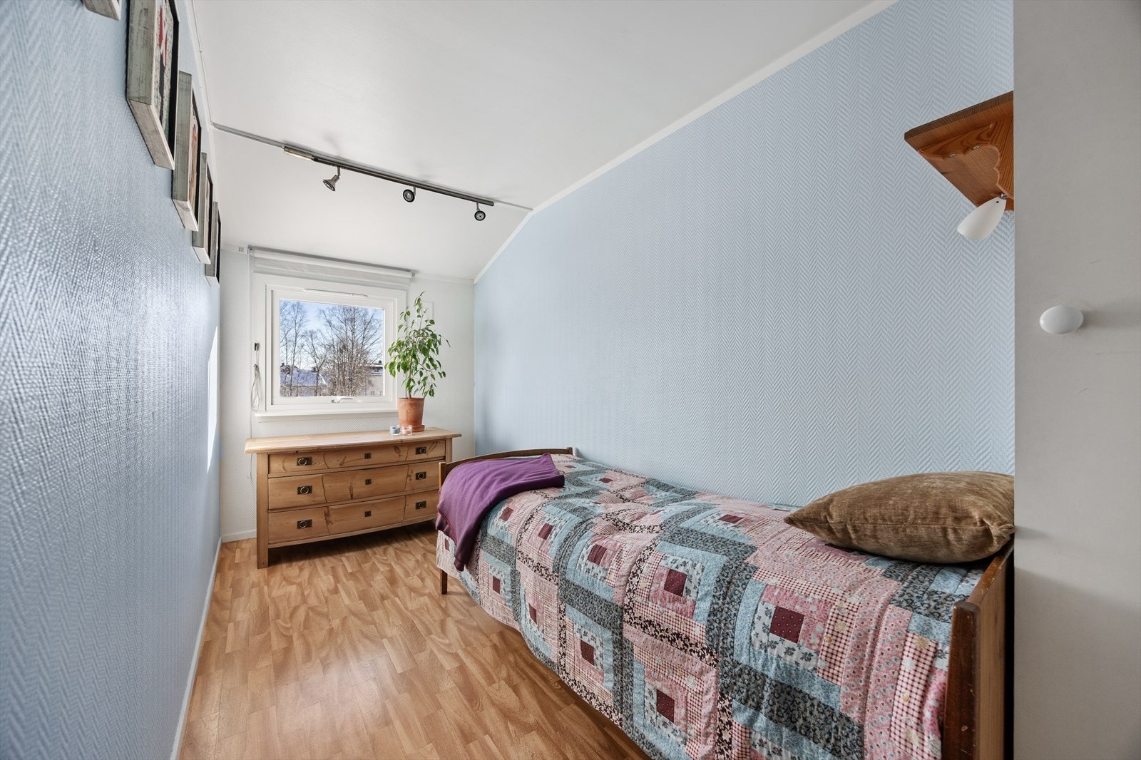 Det andre soverommet er lyst og egner seg godt som barnerom. Galleribilde