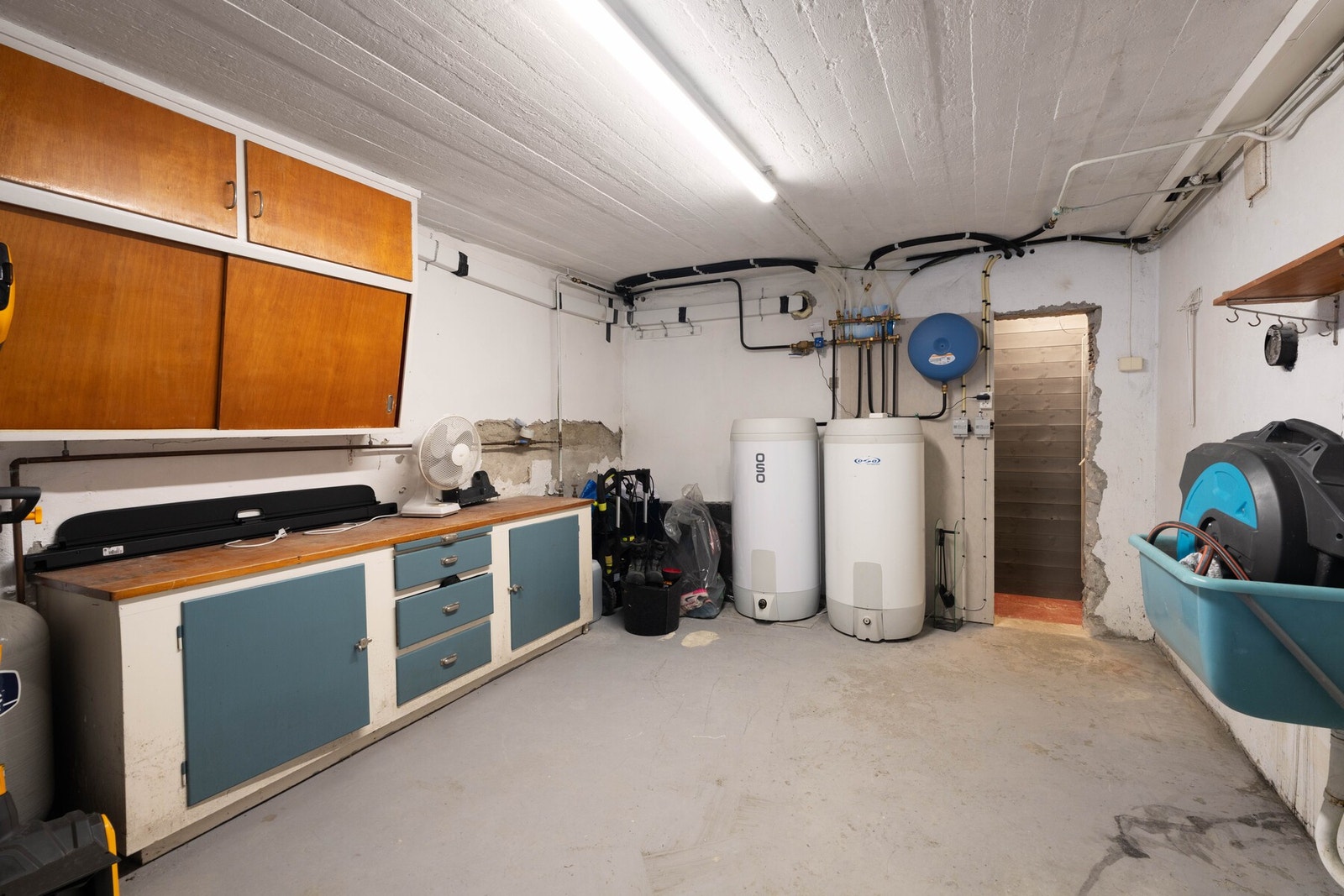 Ved siden av leiligheten finnes et teknisk rom med egen inngang og rikelig med lagringsplass. Galleribilde