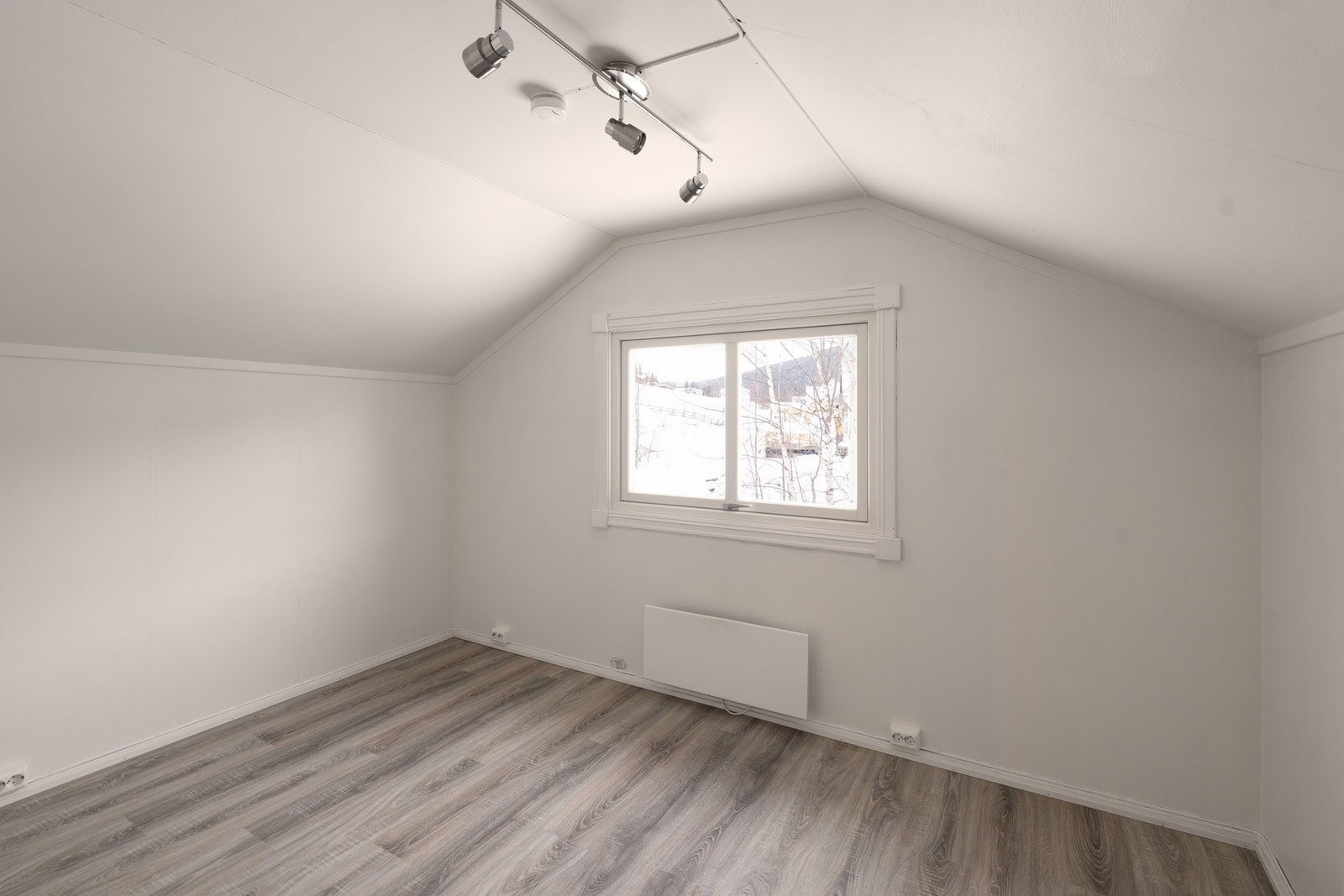 Andre del av loftet - perfekt som loftstue eller soverom. Galleribilde