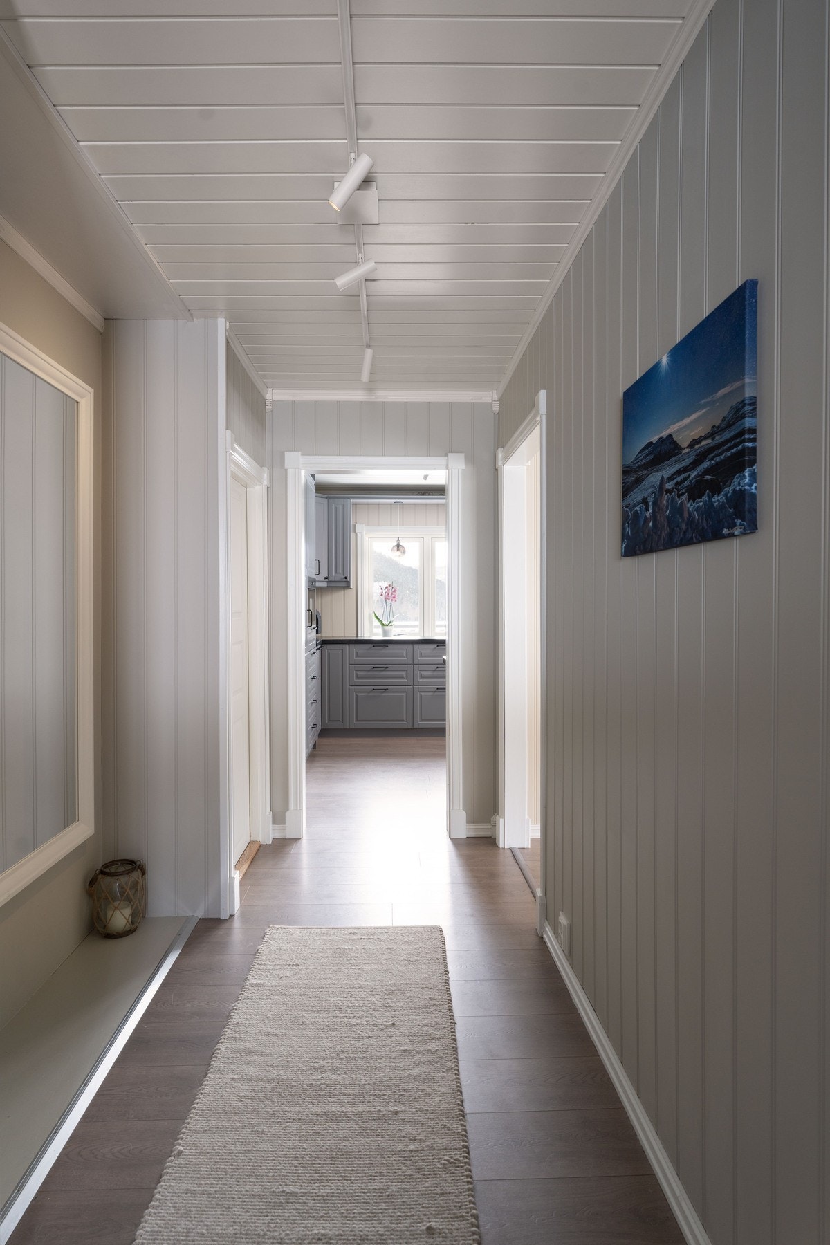 Lys og innbydende entré. Galleribilde