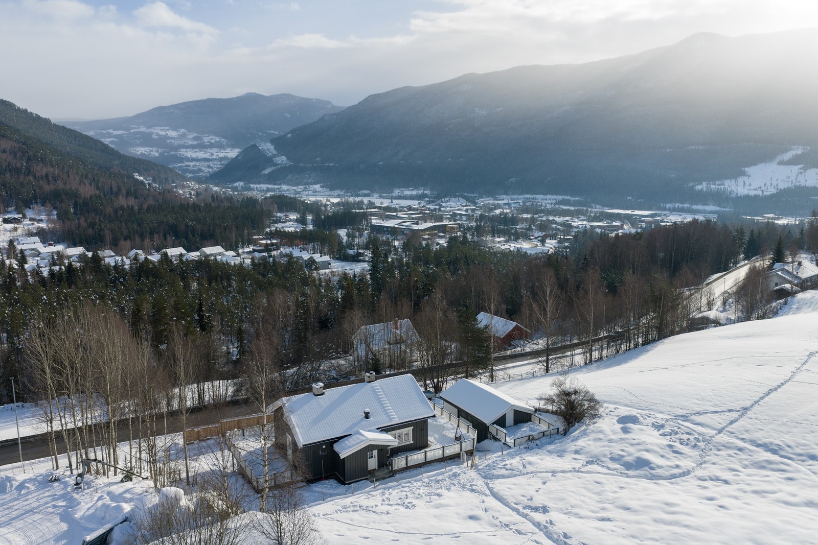 Bo- og oppvekstmiljøet i kommunen er svært godt, og tilbyr bred dekning av både barnehager, skoler, helse- og omsorgstjenester. Galleribilde